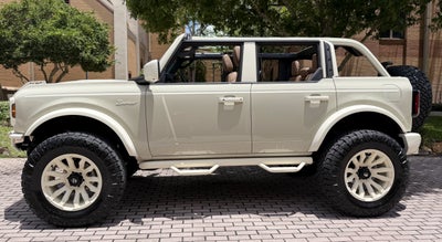 2026 Ford Bronco V6 Wimbledon White Retro Outer Banks Luxury Pkg Custom Lifted