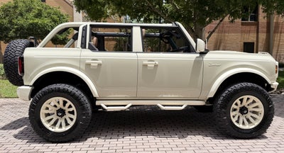2026 Ford Bronco V6 Wimbledon White Retro Outer Banks Luxury Pkg Custom Lifted