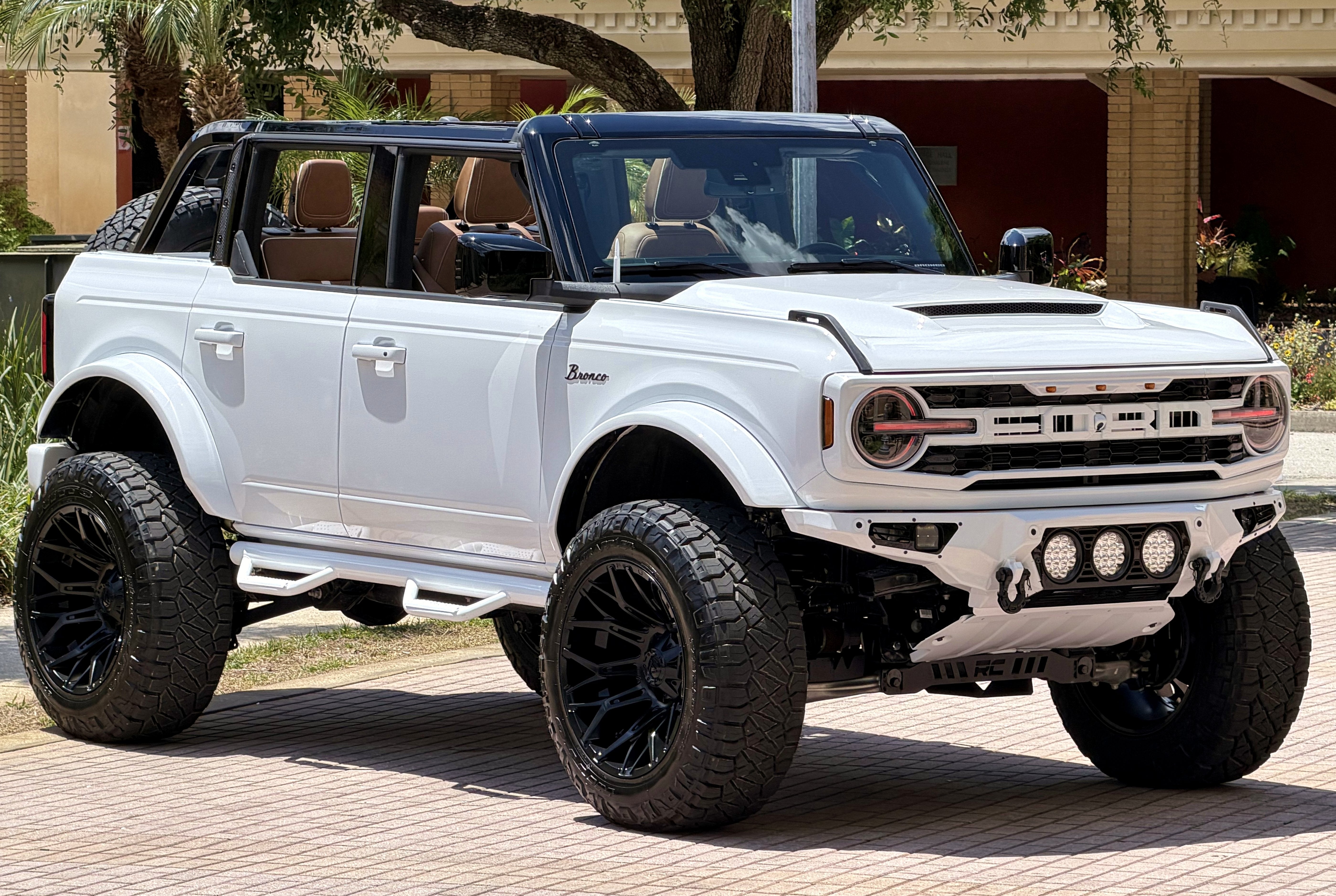 2026 Ford Bronco V6 Outer Banks Black Appearance Package Luxury Package