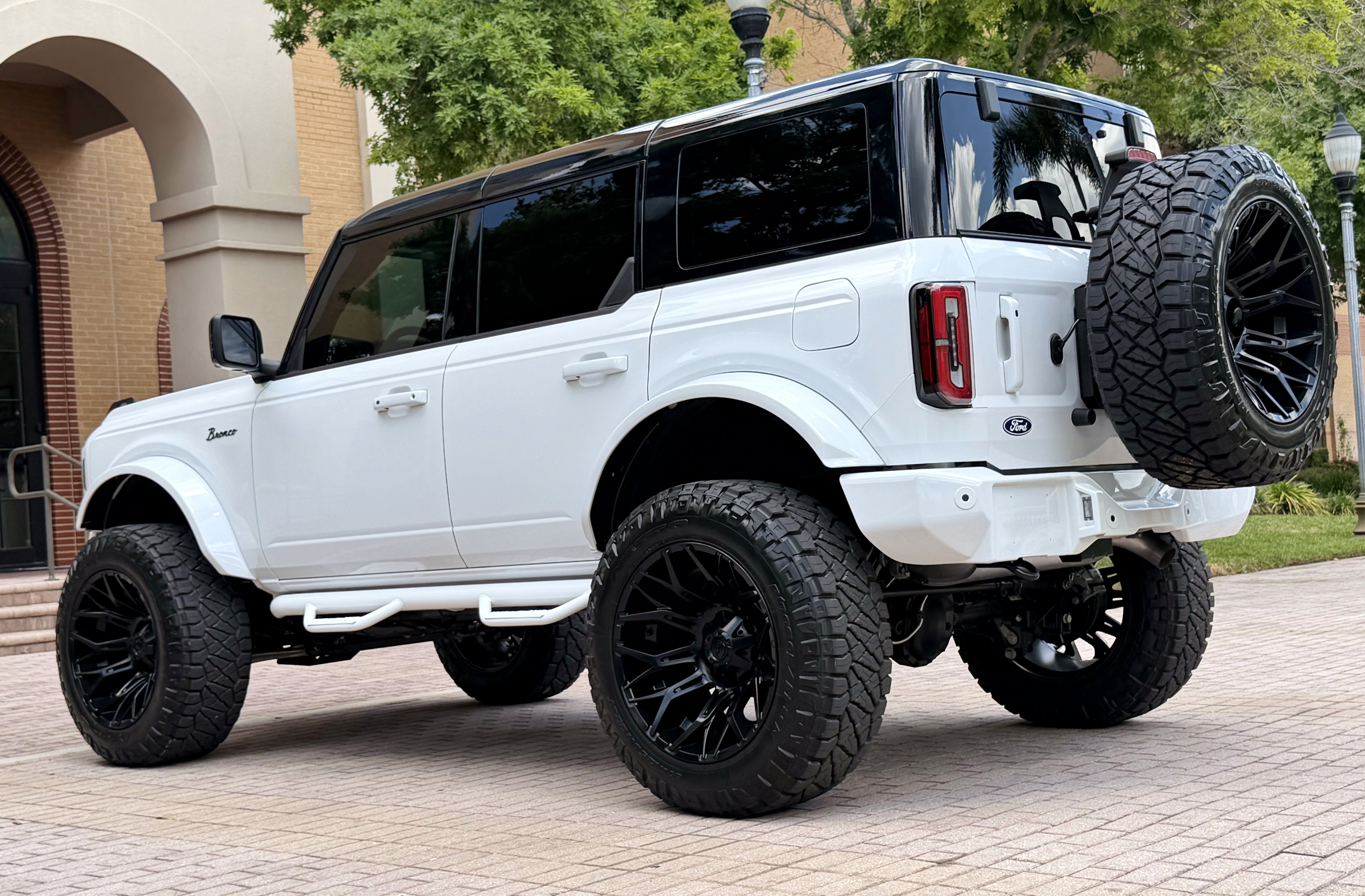 2026 Ford Bronco V6 Outer Banks Black Appearance Package Luxury Package
