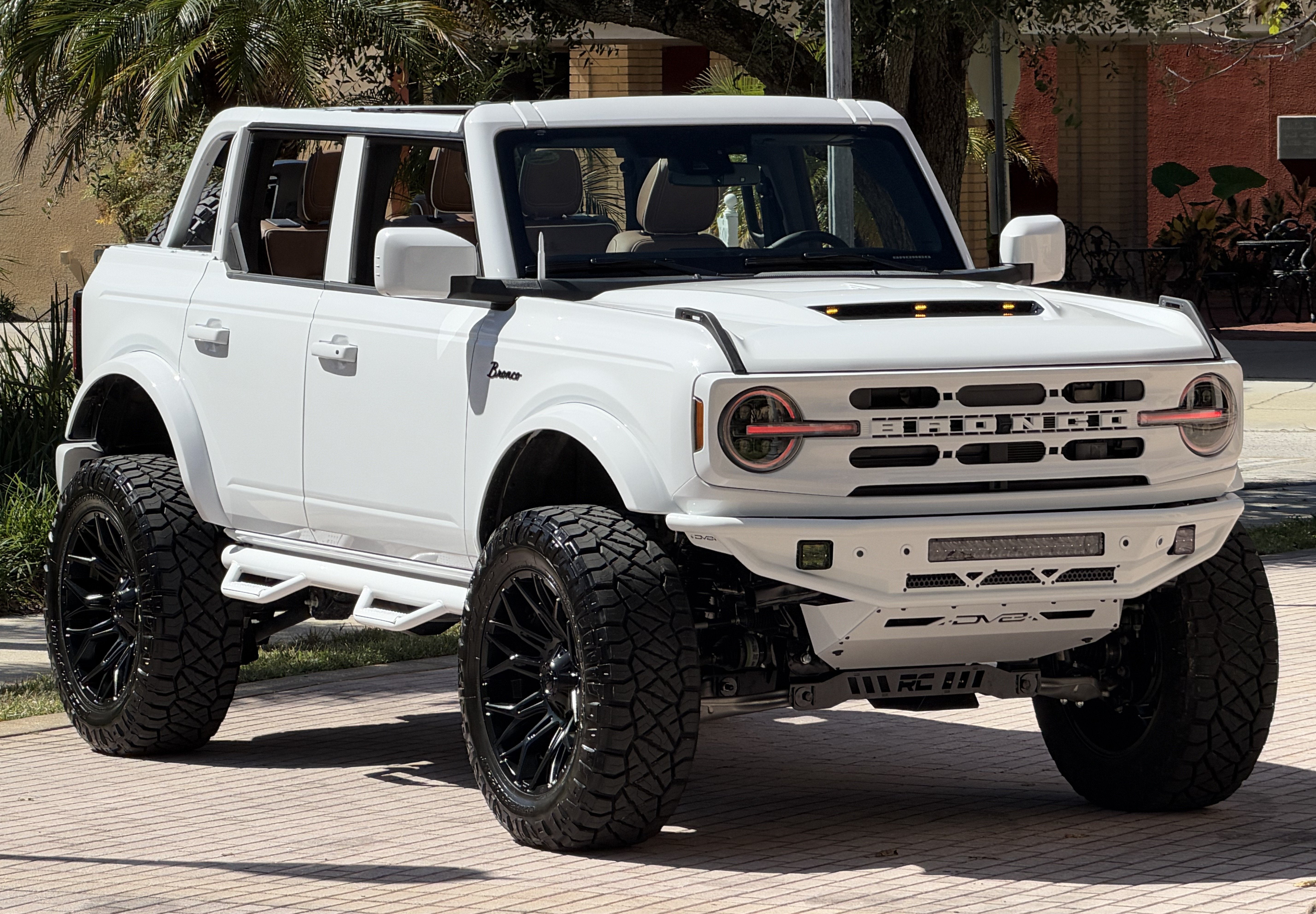 2026 Ford Bronco V6 Outer Banks Luxury Package Hard Top Custom Lifted