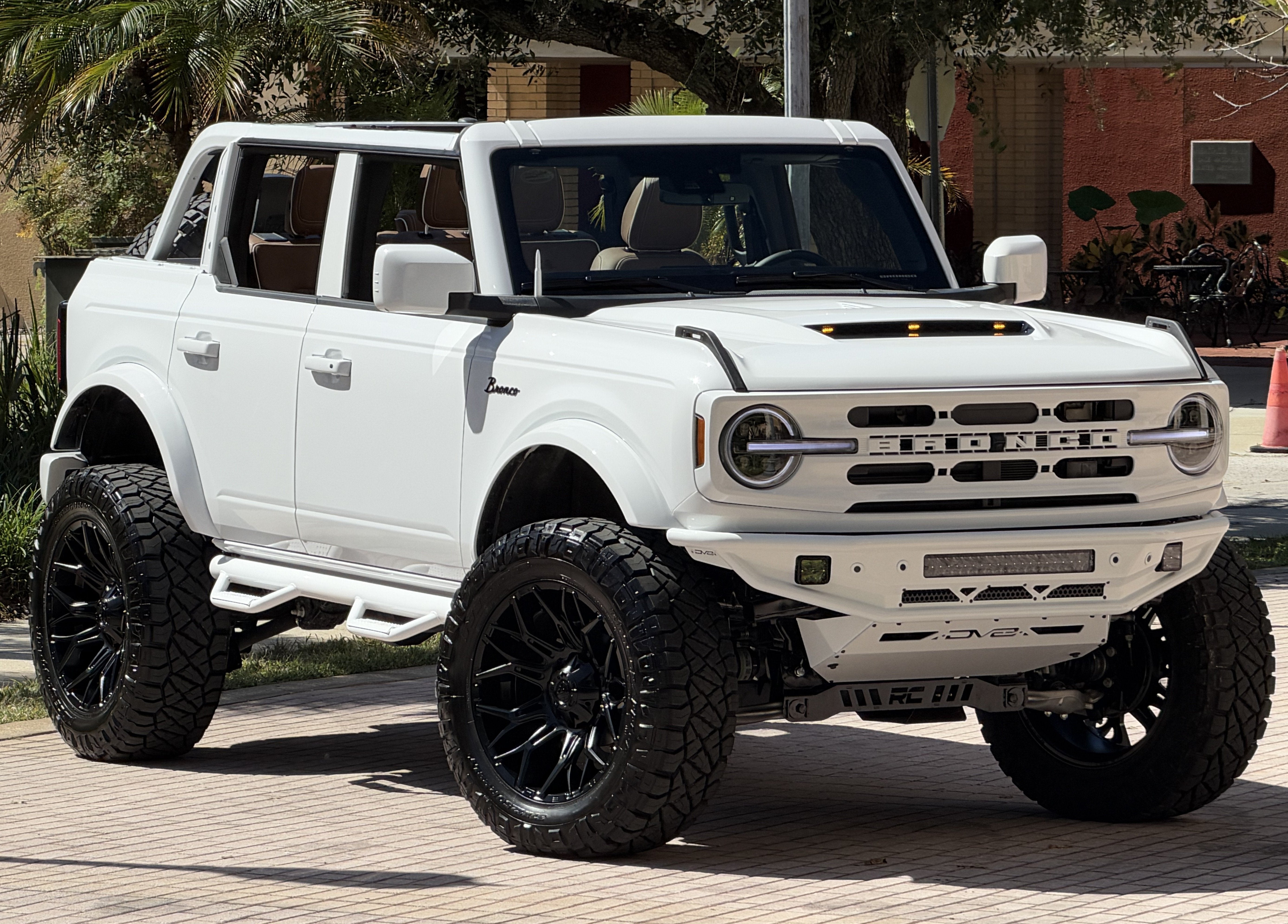 2026 Ford Bronco V6 Outer Banks Luxury Package Hard Top Custom Lifted