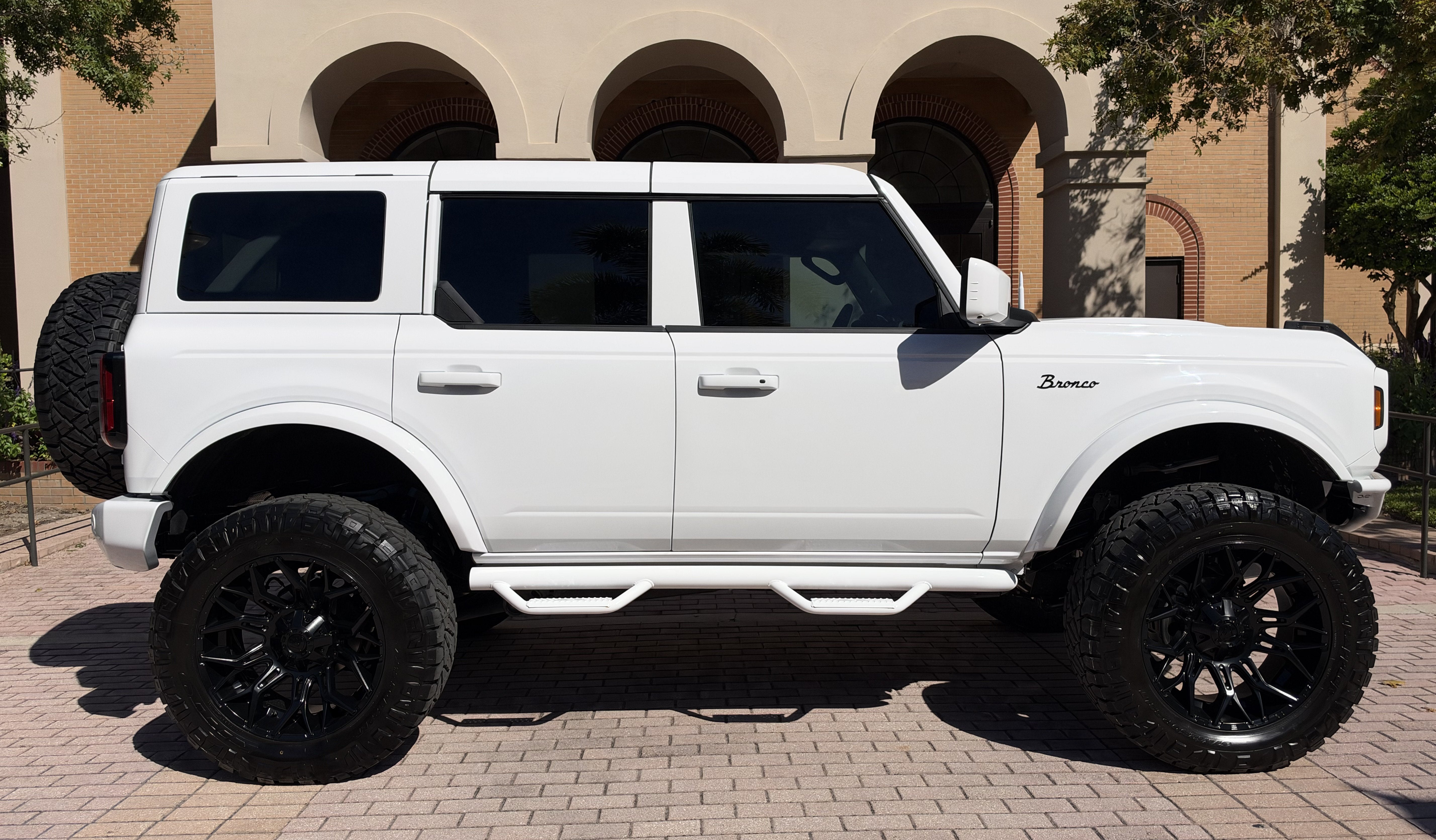 2026 Ford Bronco V6 Outer Banks Luxury Package Hard Top Custom Lifted