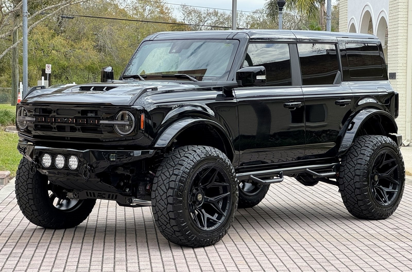 2024 Ford Bronco Outer Banks V6 Luxury Package Custom Lifted