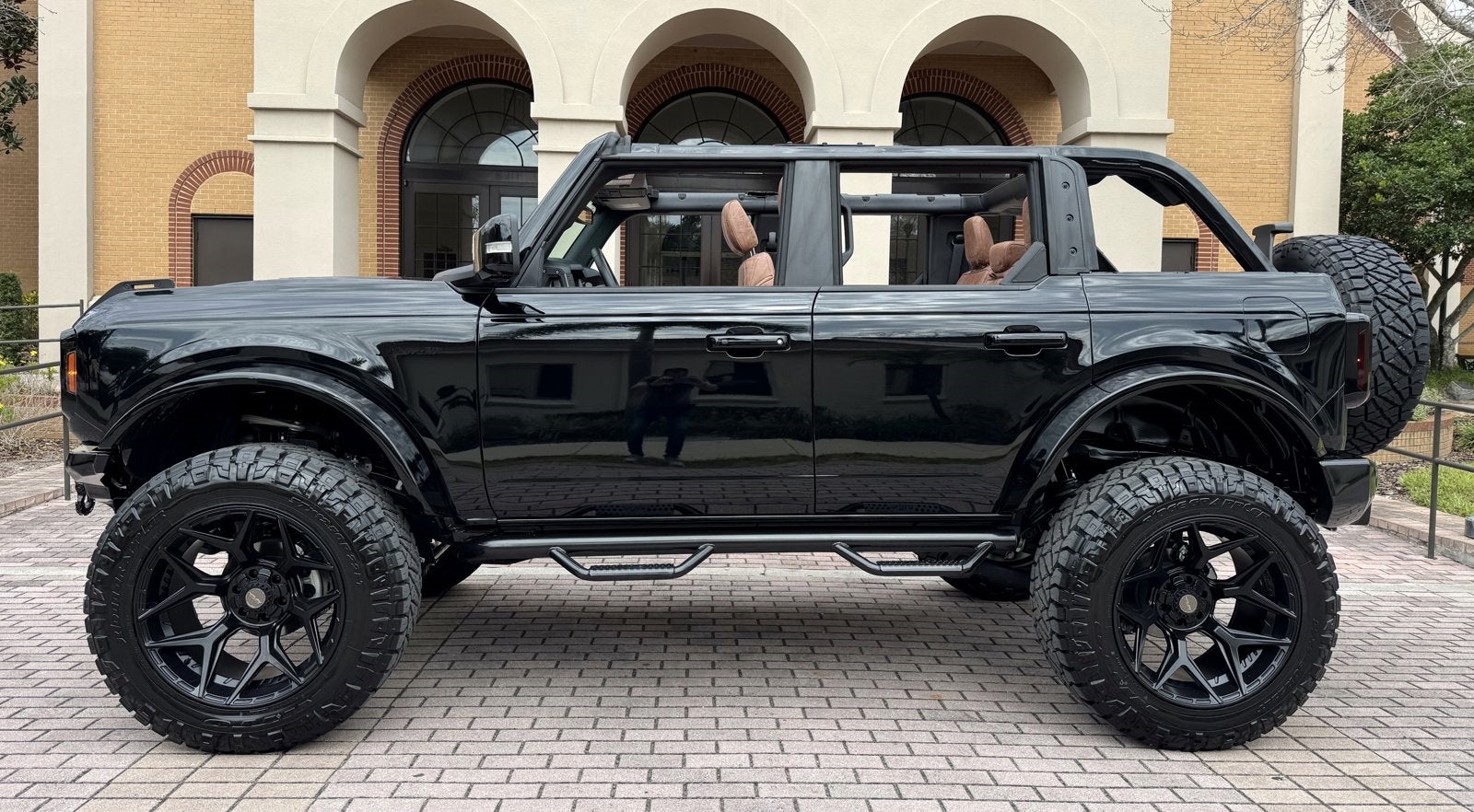 2024 Ford Bronco Outer Banks V6 Luxury Package Custom Lifted