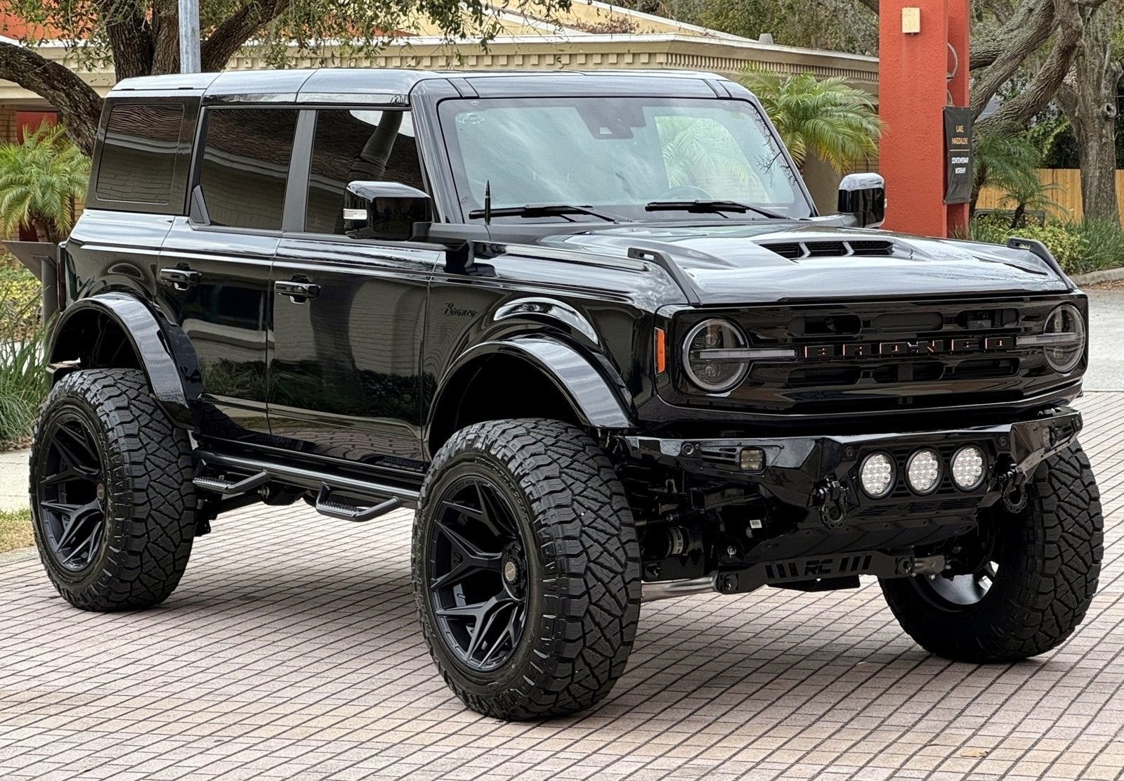 2024 Ford Bronco Outer Banks V6 Luxury Package Custom Lifted