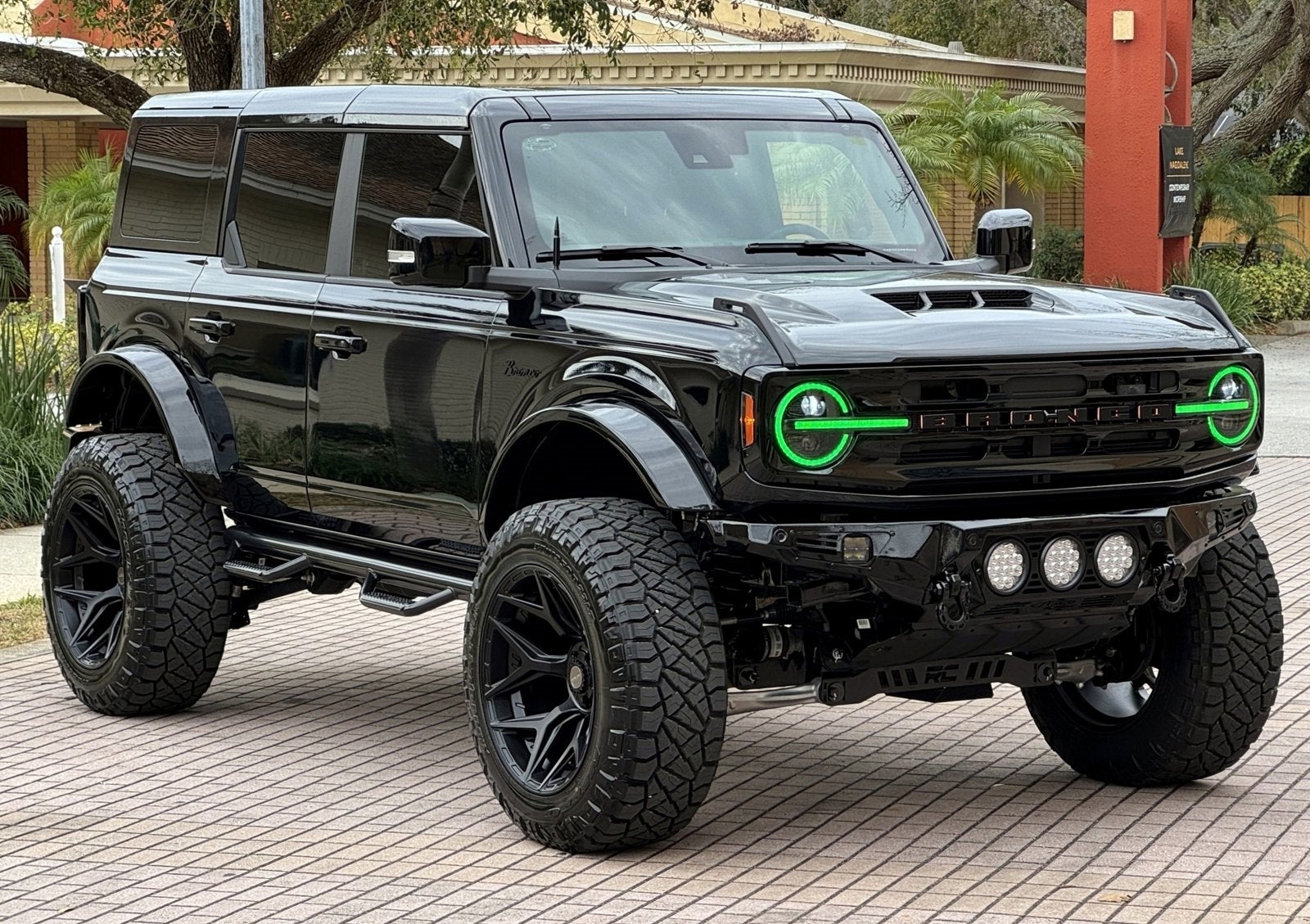 2024 Ford Bronco Outer Banks V6 Luxury Package Custom Lifted