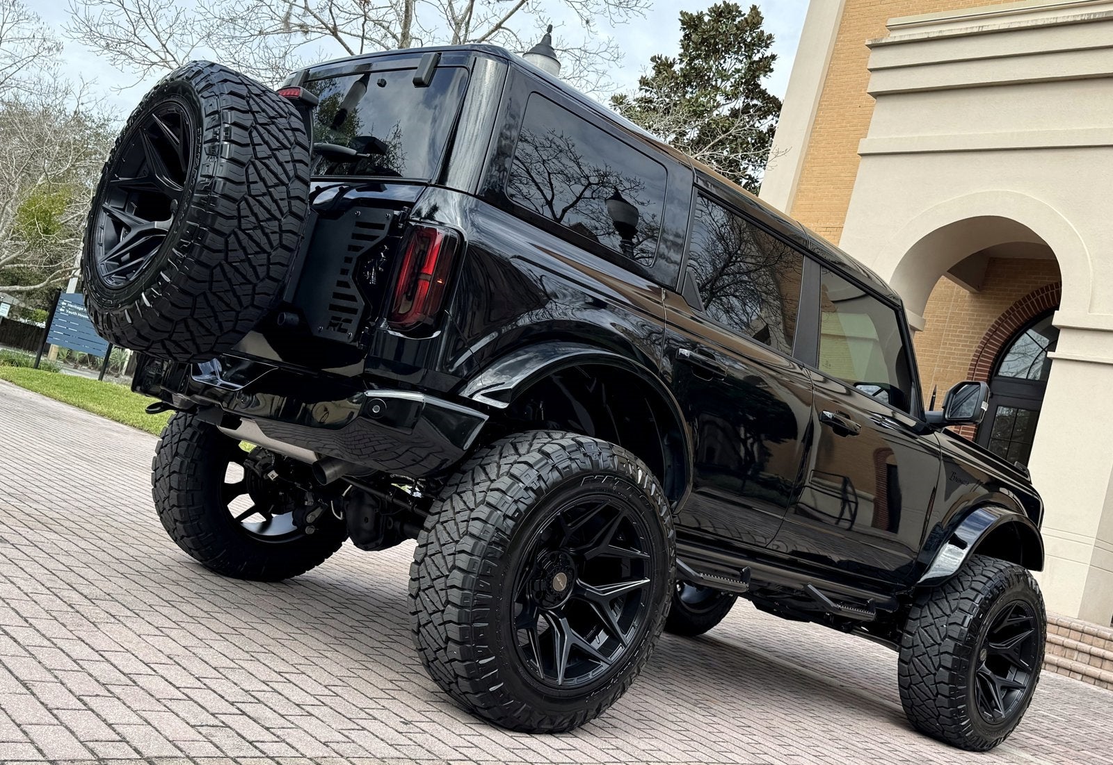 2024 Ford Bronco Outer Banks V6 Luxury Package Custom Lifted