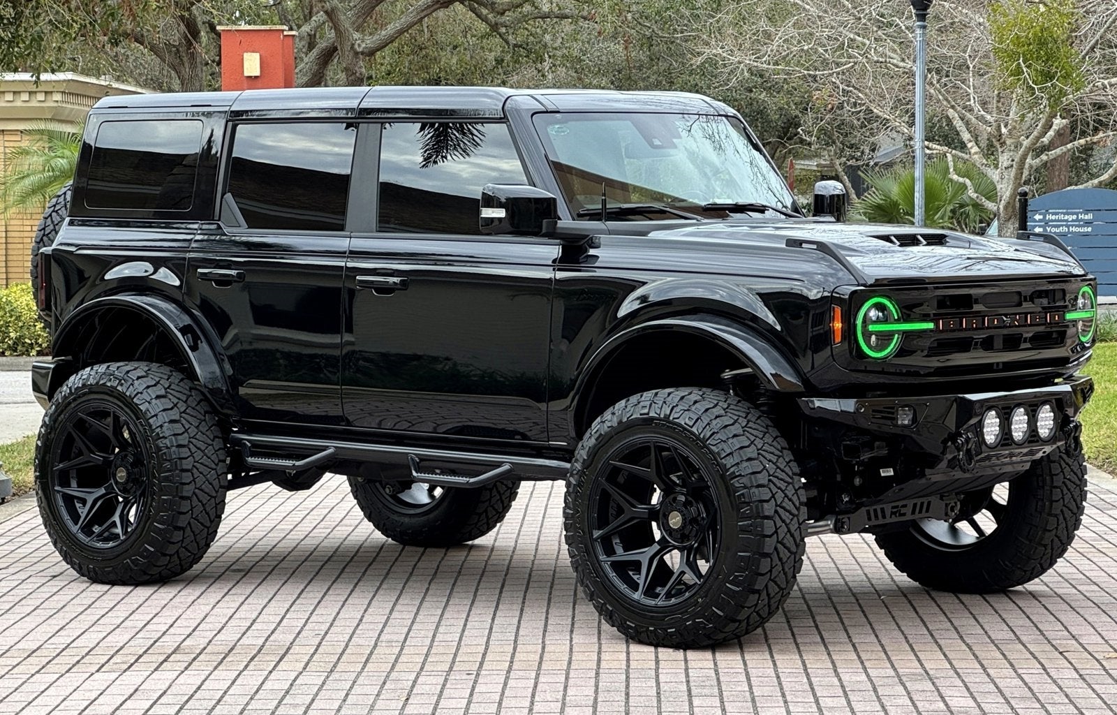 2024 Ford Bronco Outer Banks V6 Luxury Package Custom Lifted