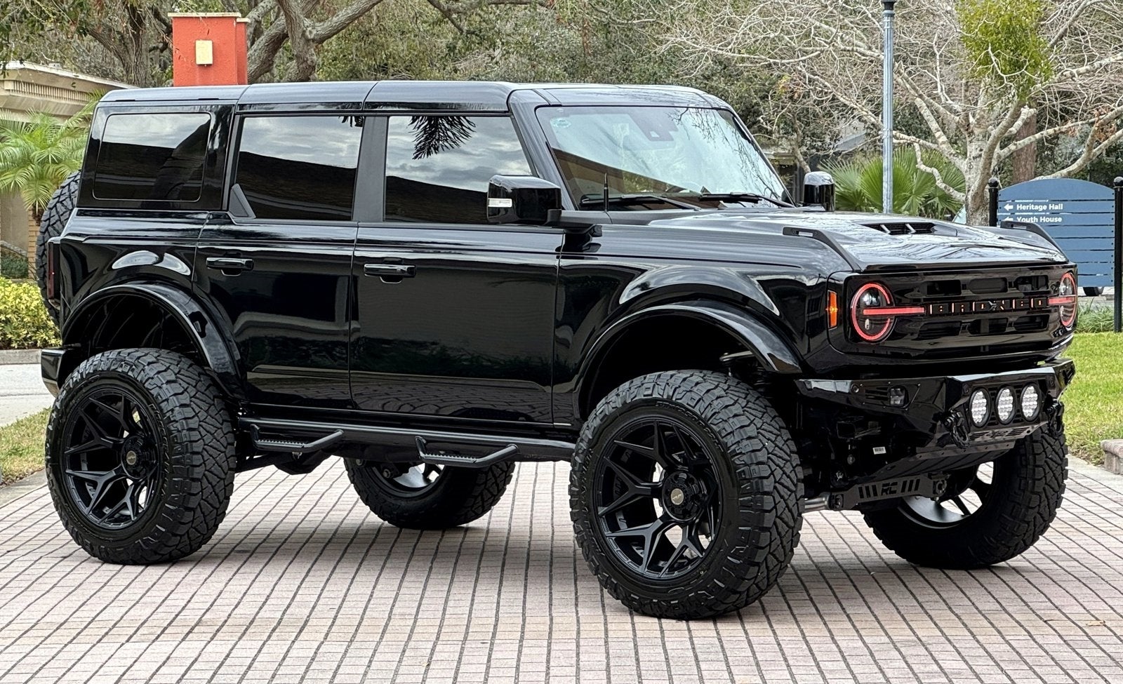 2024 Ford Bronco Outer Banks V6 Luxury Package Custom Lifted
