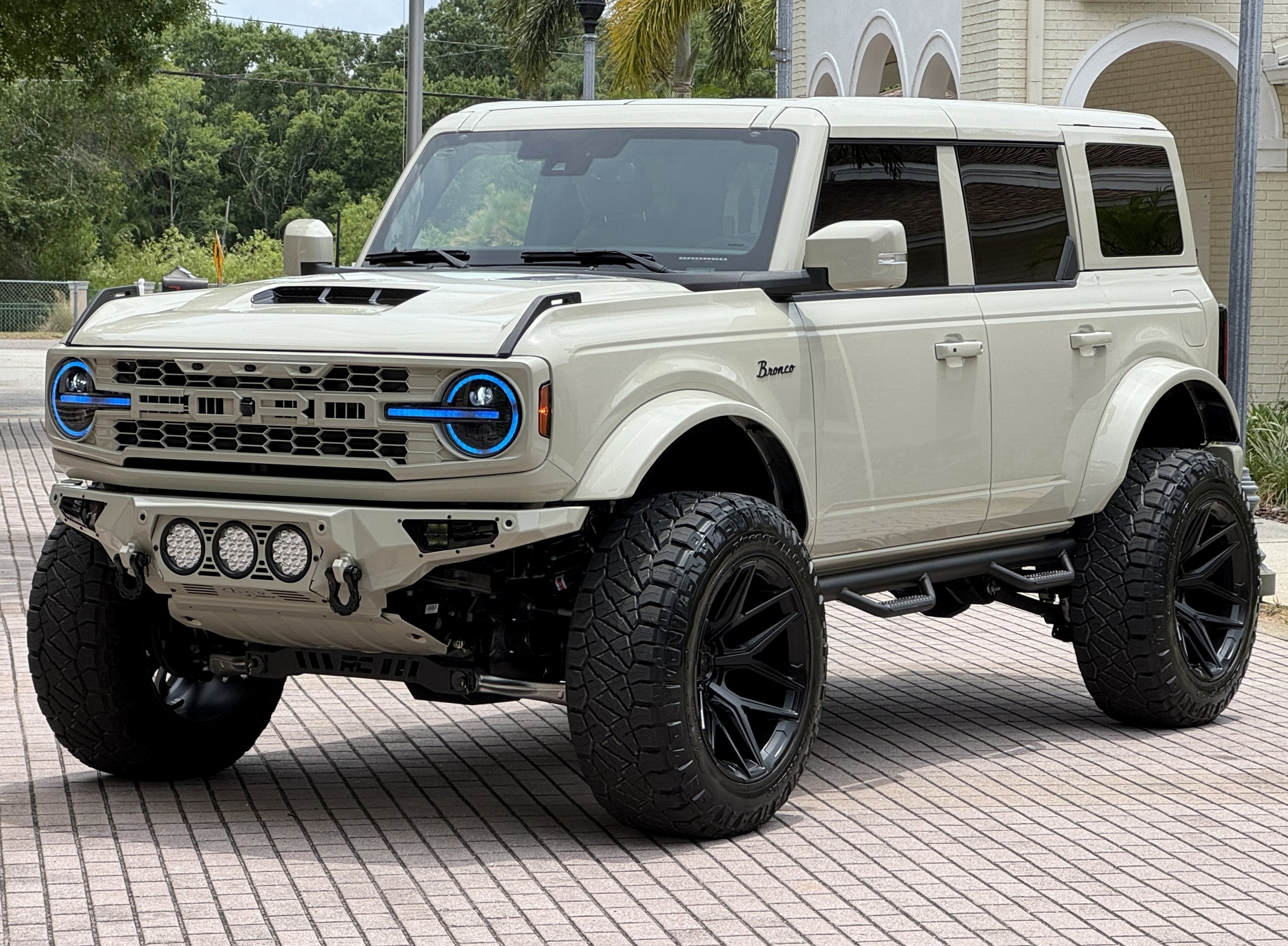 2025 Ford Bronco Outer Banks V6 Luxury Package Hard Top Custom Lifted