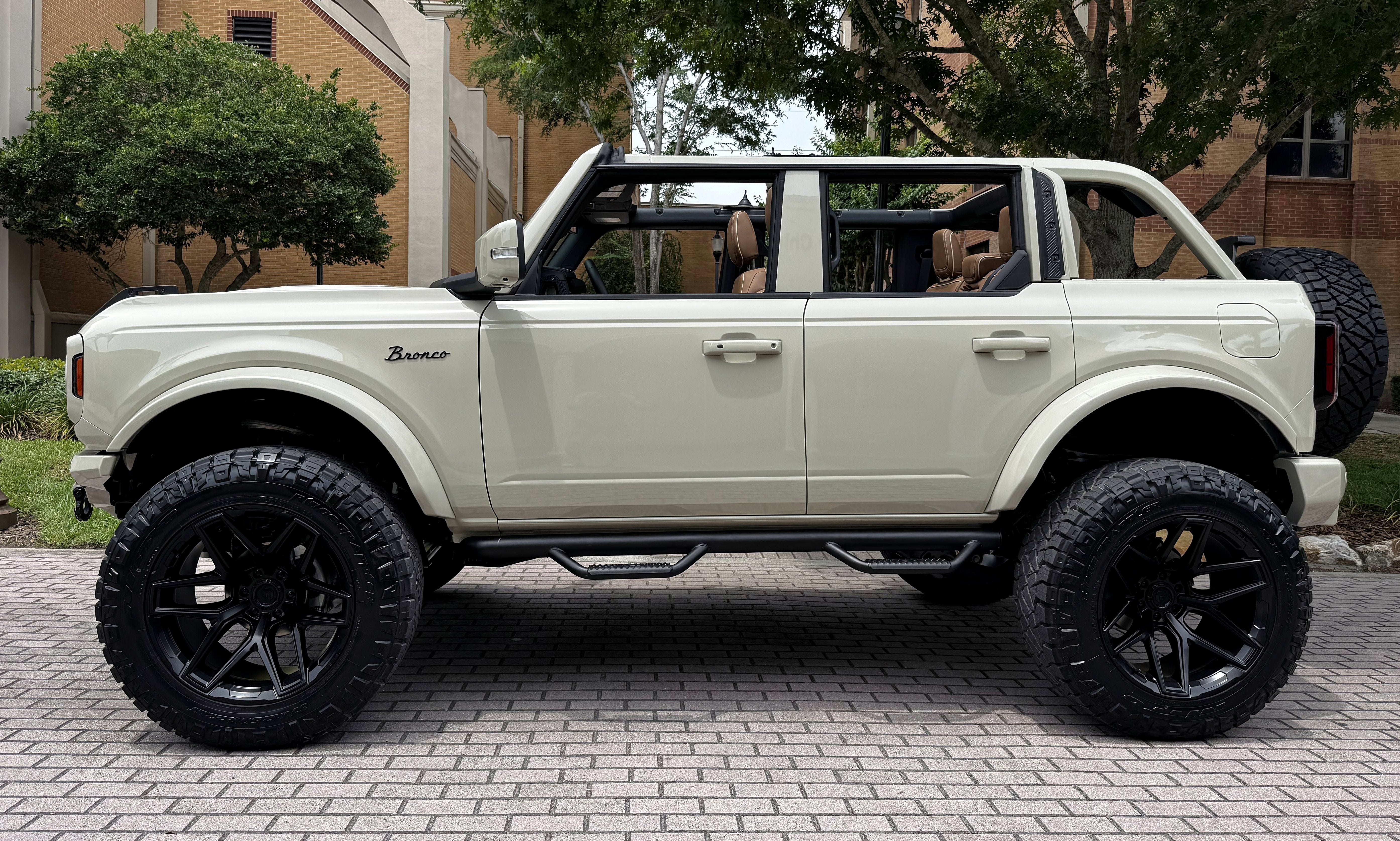 2025 Ford Bronco Outer Banks V6 Luxury Package Hard Top Custom Lifted