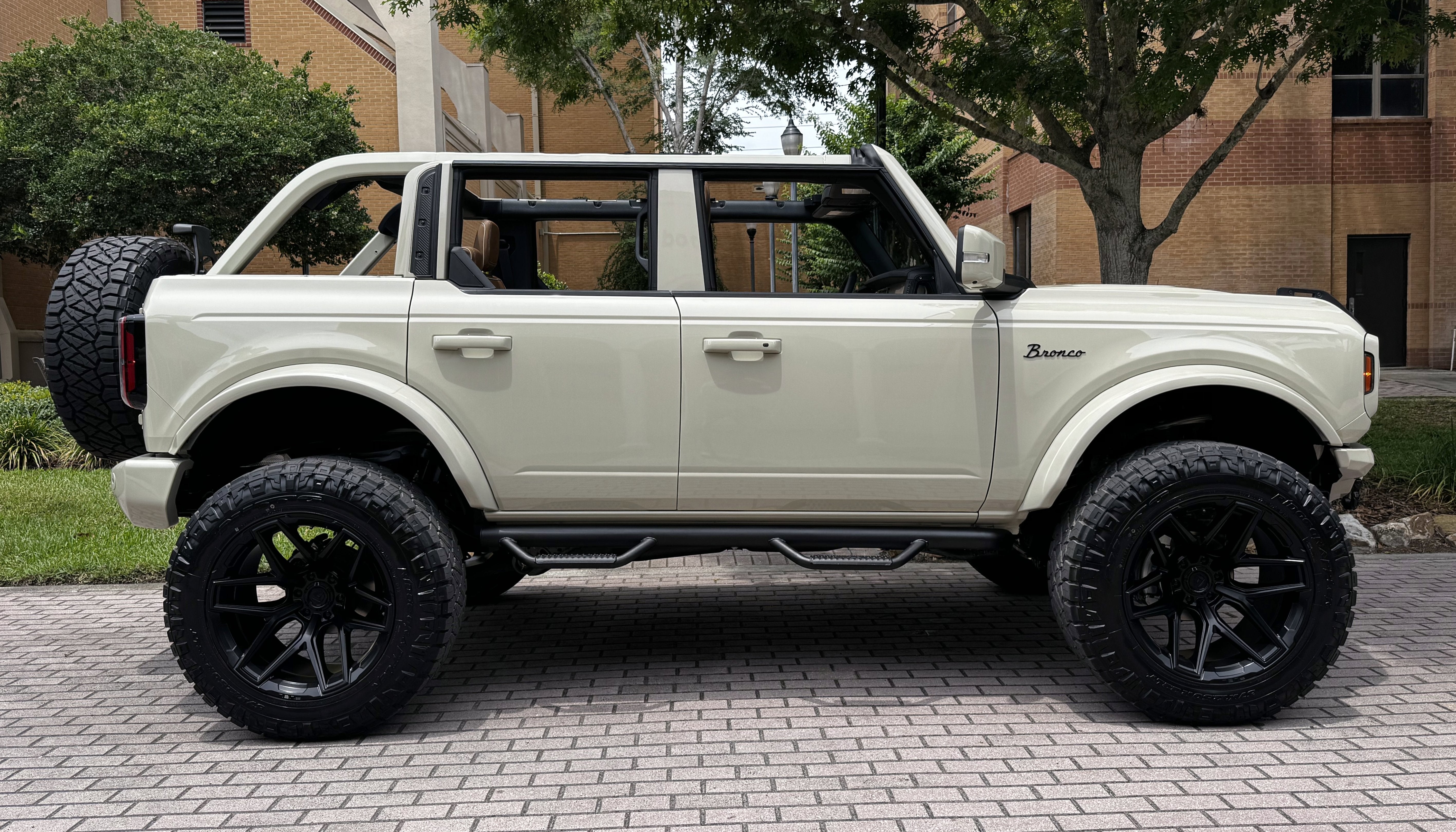 2025 Ford Bronco Outer Banks V6 Luxury Package Hard Top Custom Lifted