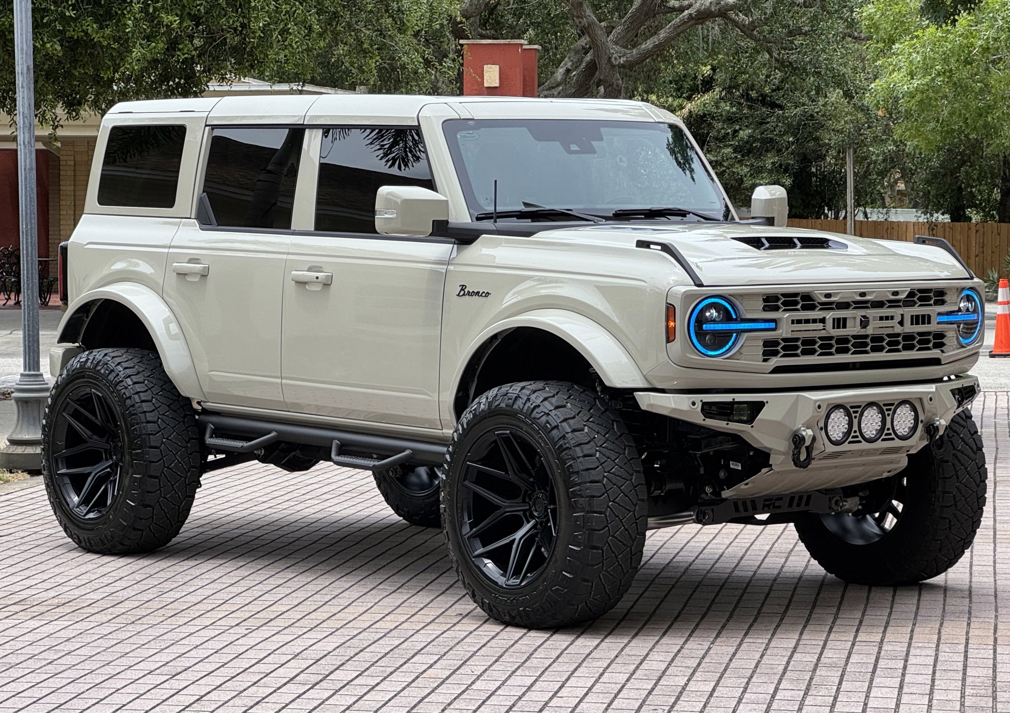 2025 Ford Bronco Outer Banks V6 Luxury Package Hard Top Custom Lifted