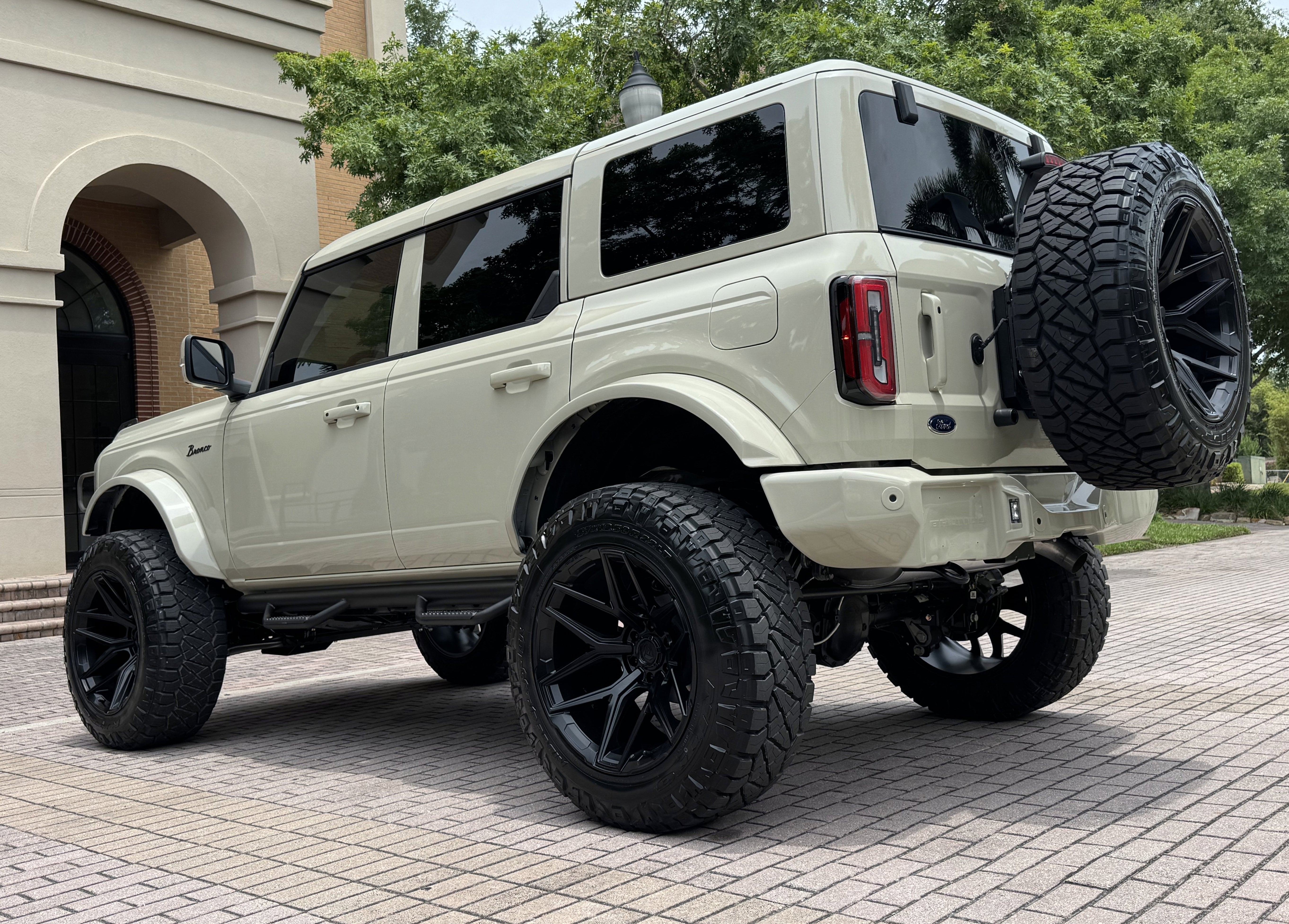 2025 Ford Bronco Outer Banks V6 Luxury Package Hard Top Custom Lifted