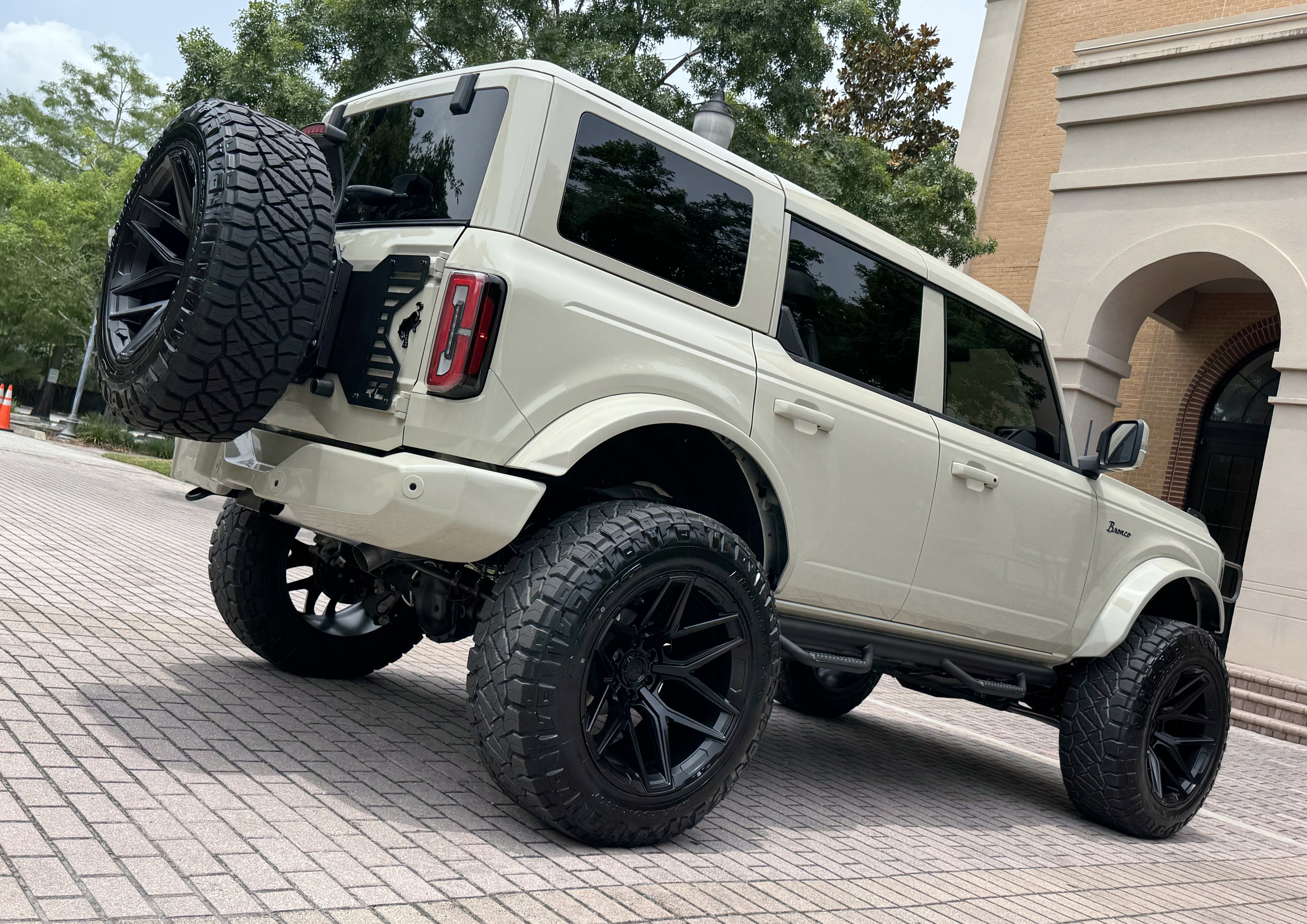2025 Ford Bronco Outer Banks V6 Luxury Package Hard Top Custom Lifted