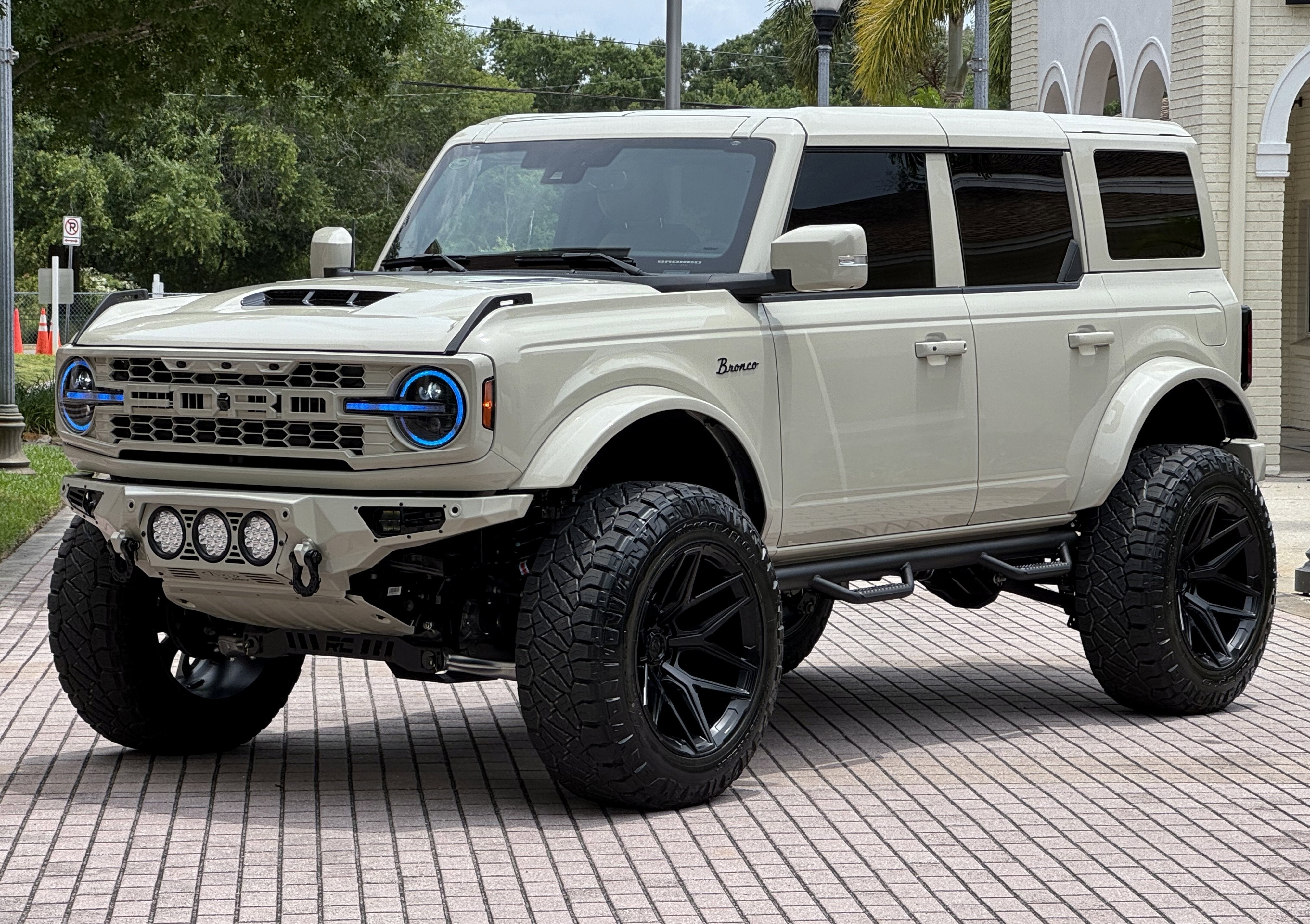 2025 Ford Bronco Outer Banks V6 Luxury Package Hard Top Custom Lifted