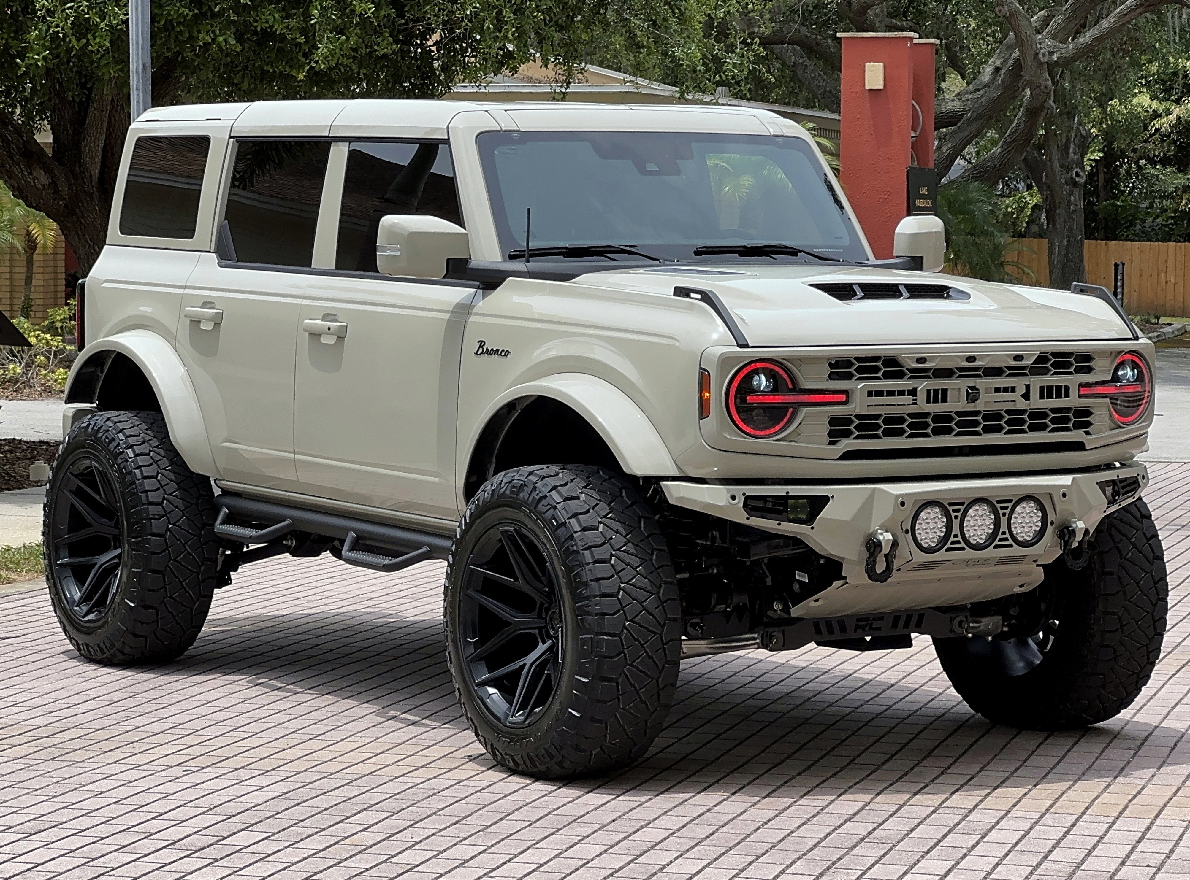 2025 Ford Bronco Outer Banks V6 Luxury Package Hard Top Custom Lifted