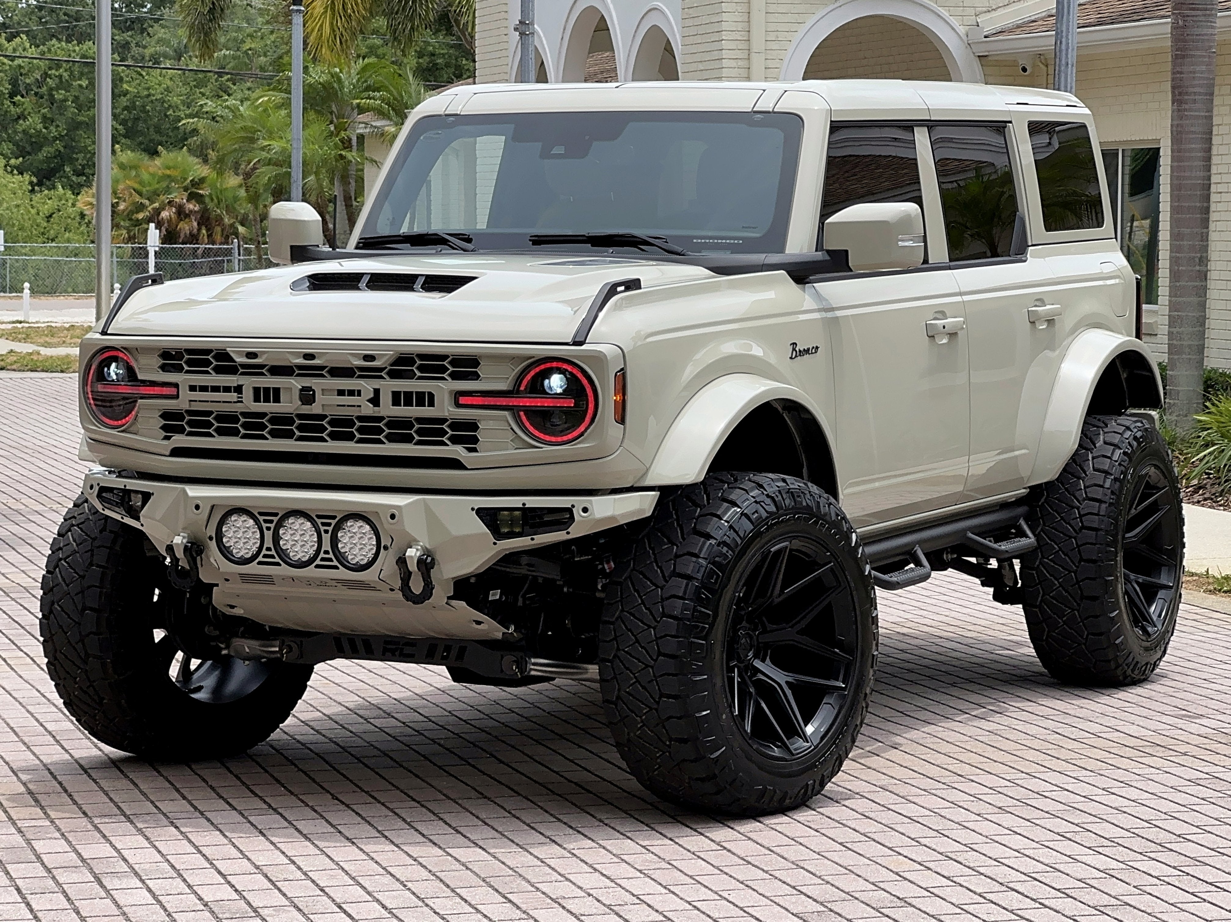 2025 Ford Bronco Outer Banks V6 Luxury Package Hard Top Custom Lifted
