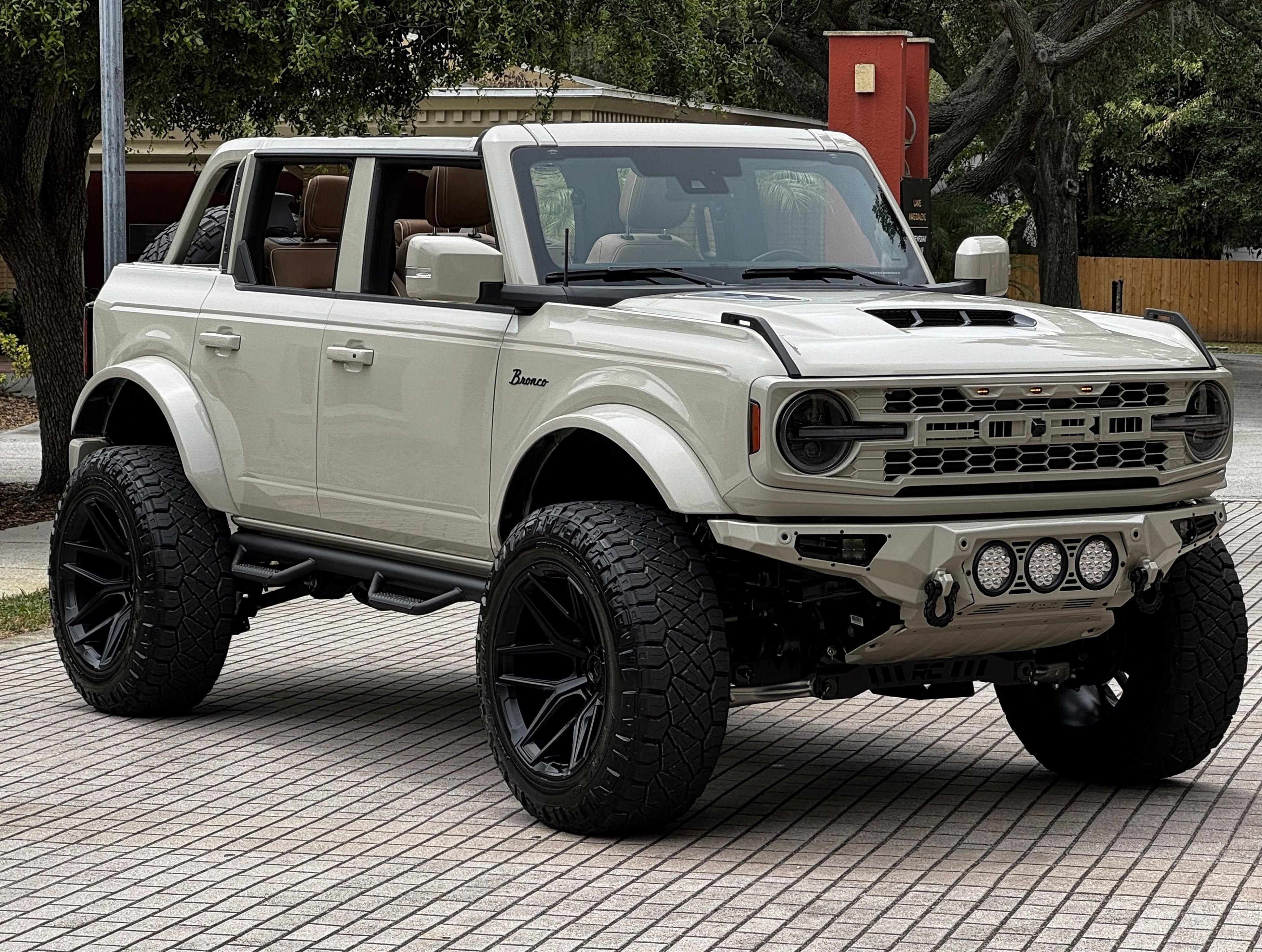 2025 Ford Bronco Outer Banks V6 Luxury Package Hard Top Custom Lifted