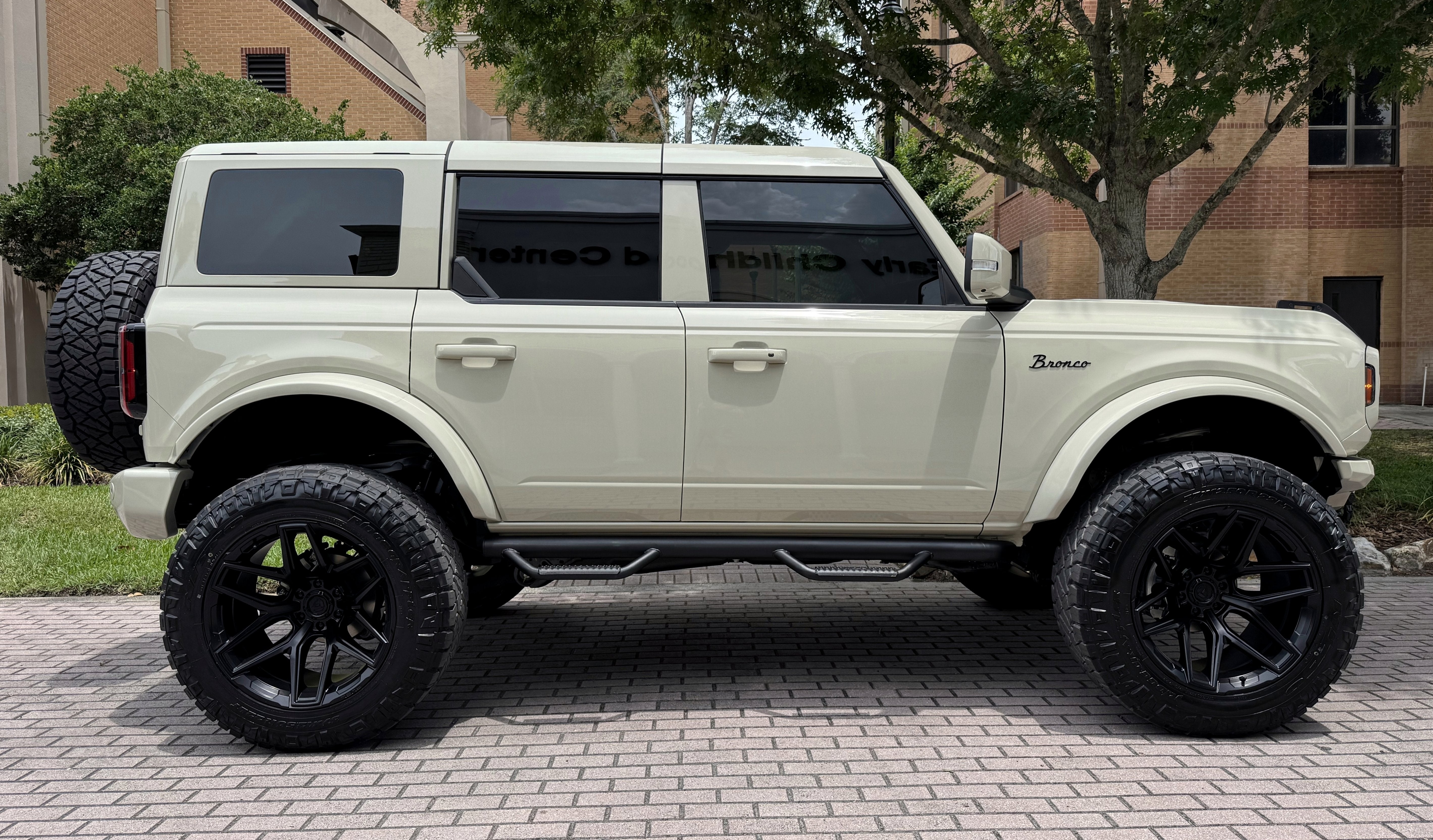 2025 Ford Bronco Outer Banks V6 Luxury Package Hard Top Custom Lifted