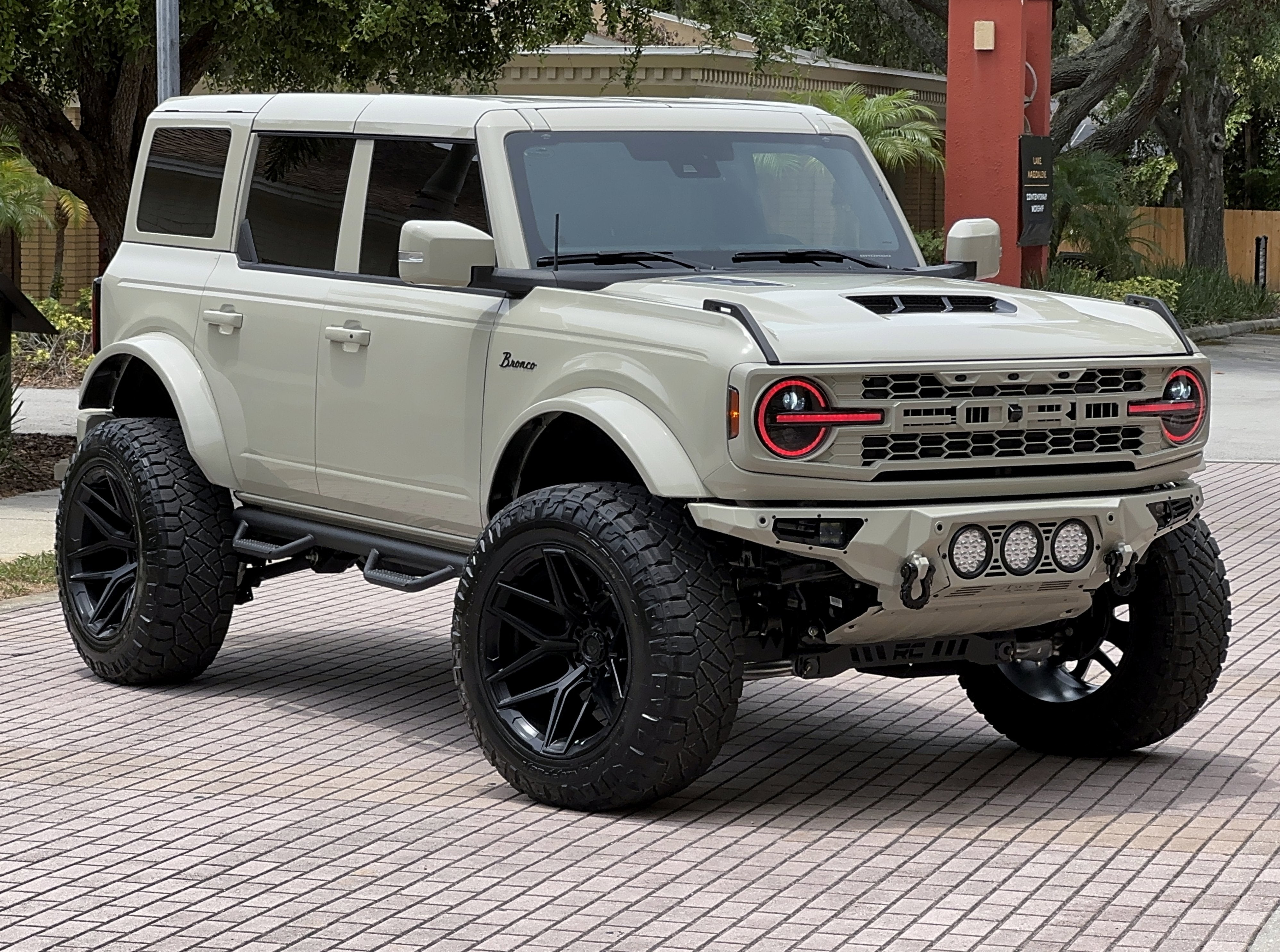 2025 Ford Bronco Outer Banks V6 Luxury Package Hard Top Custom Lifted