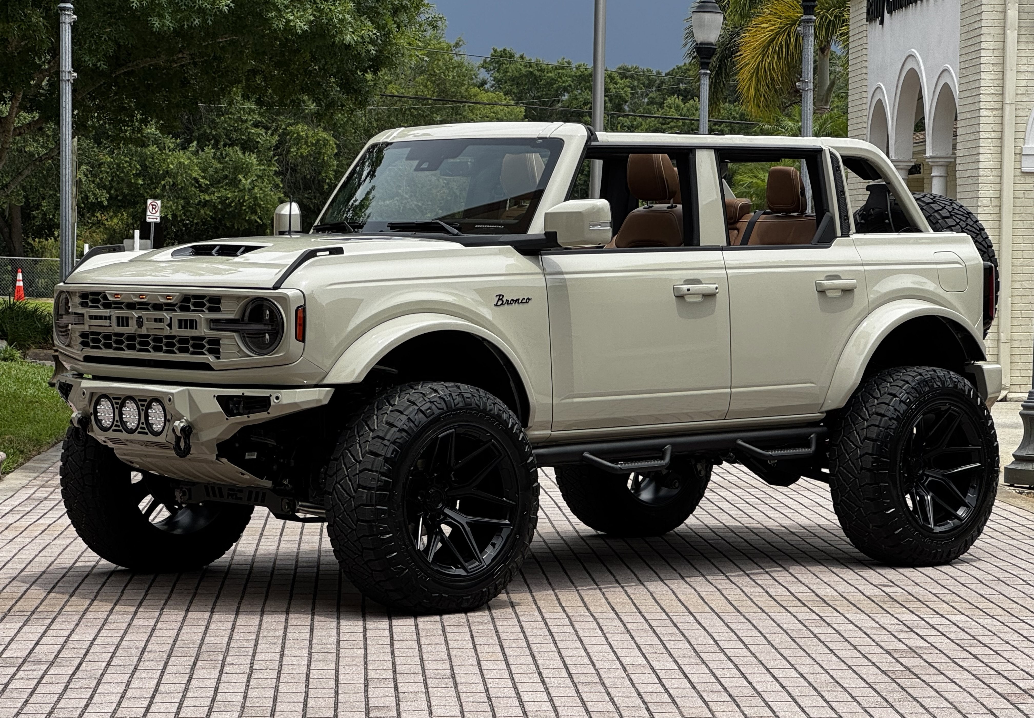 2025 Ford Bronco Outer Banks V6 Luxury Package Hard Top Custom Lifted