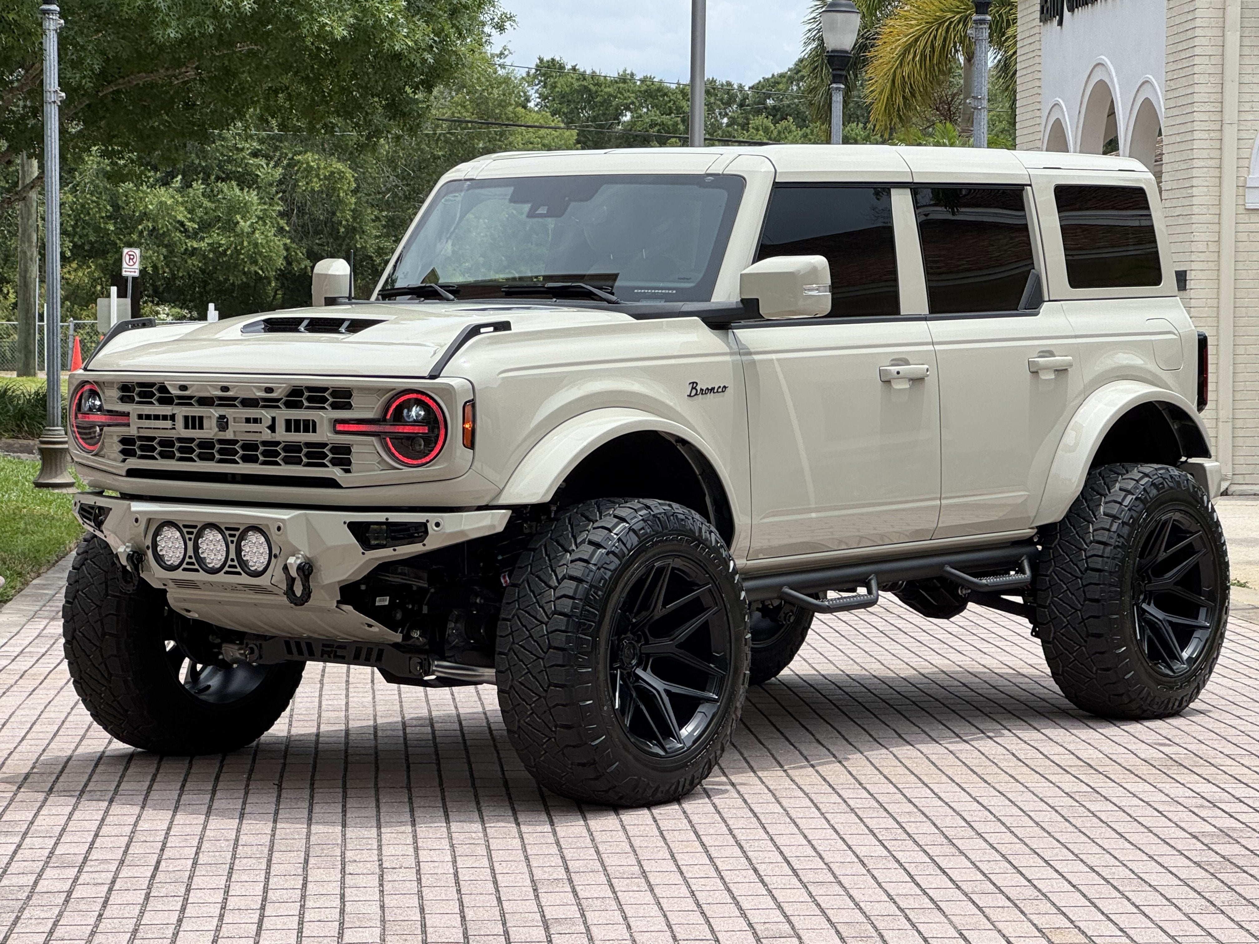 2025 Ford Bronco Outer Banks V6 Luxury Package Hard Top Custom Lifted