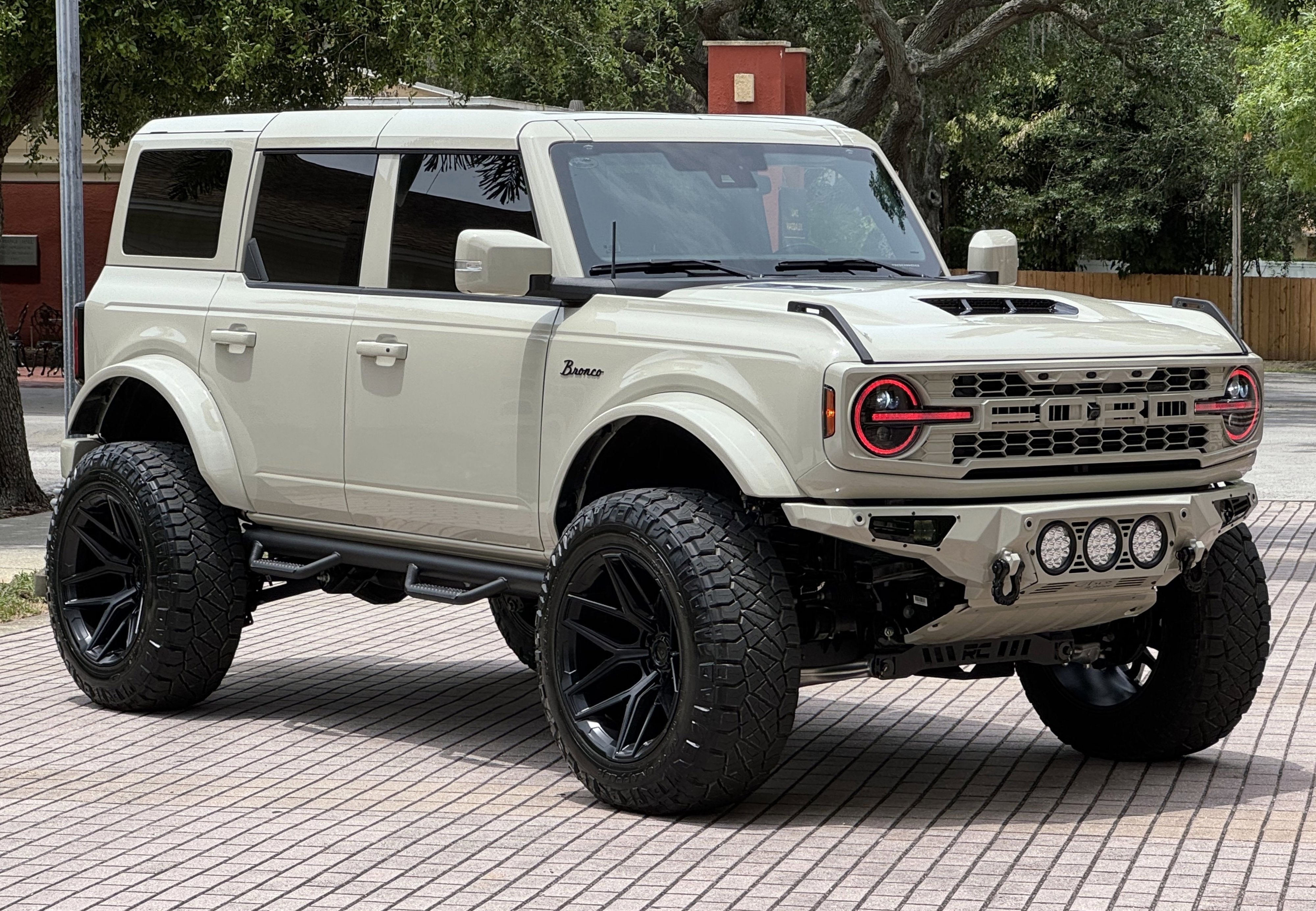 2025 Ford Bronco Outer Banks V6 Luxury Package Hard Top Custom Lifted