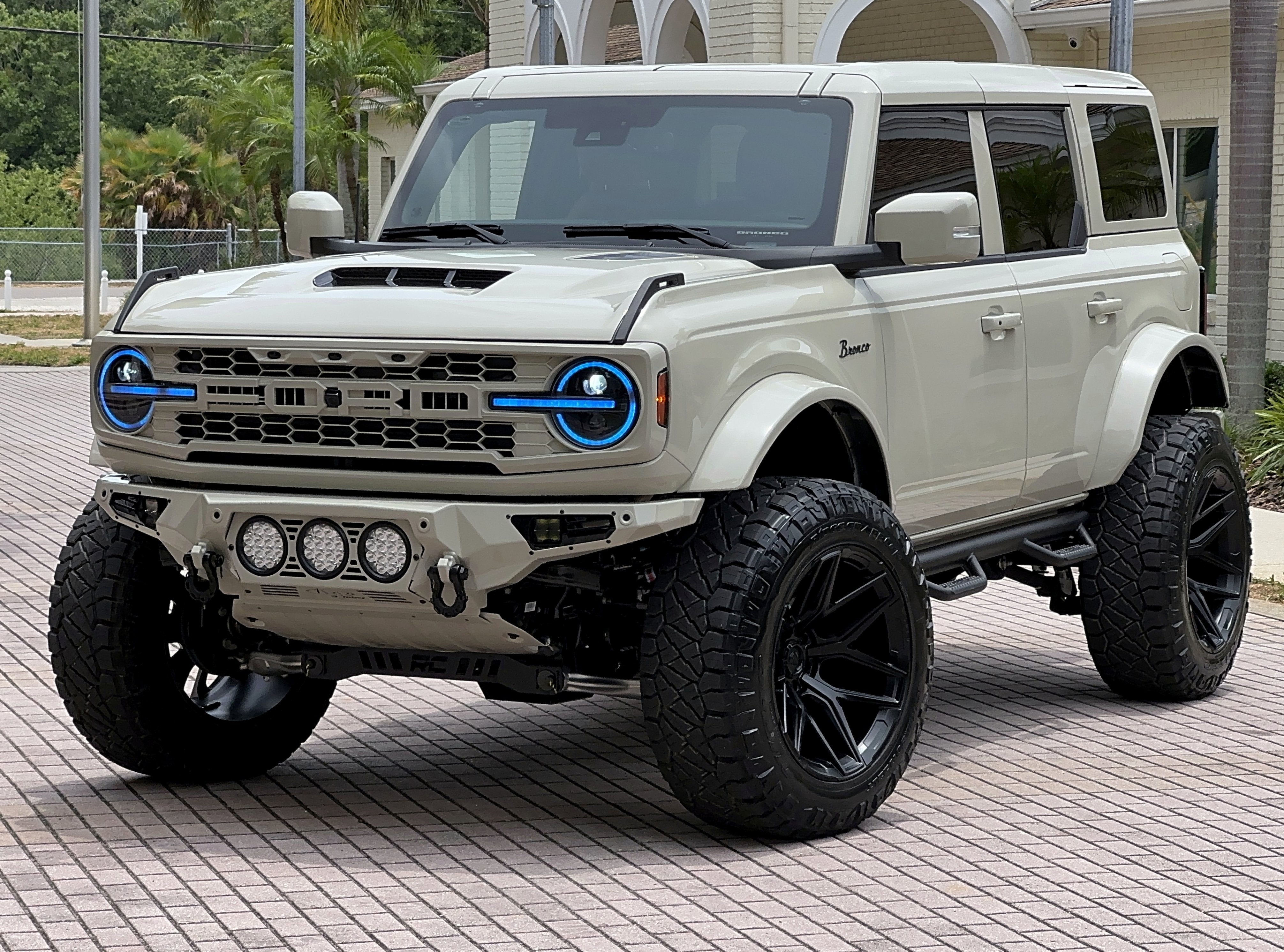 2025 Ford Bronco Outer Banks V6 Luxury Package Hard Top Custom Lifted