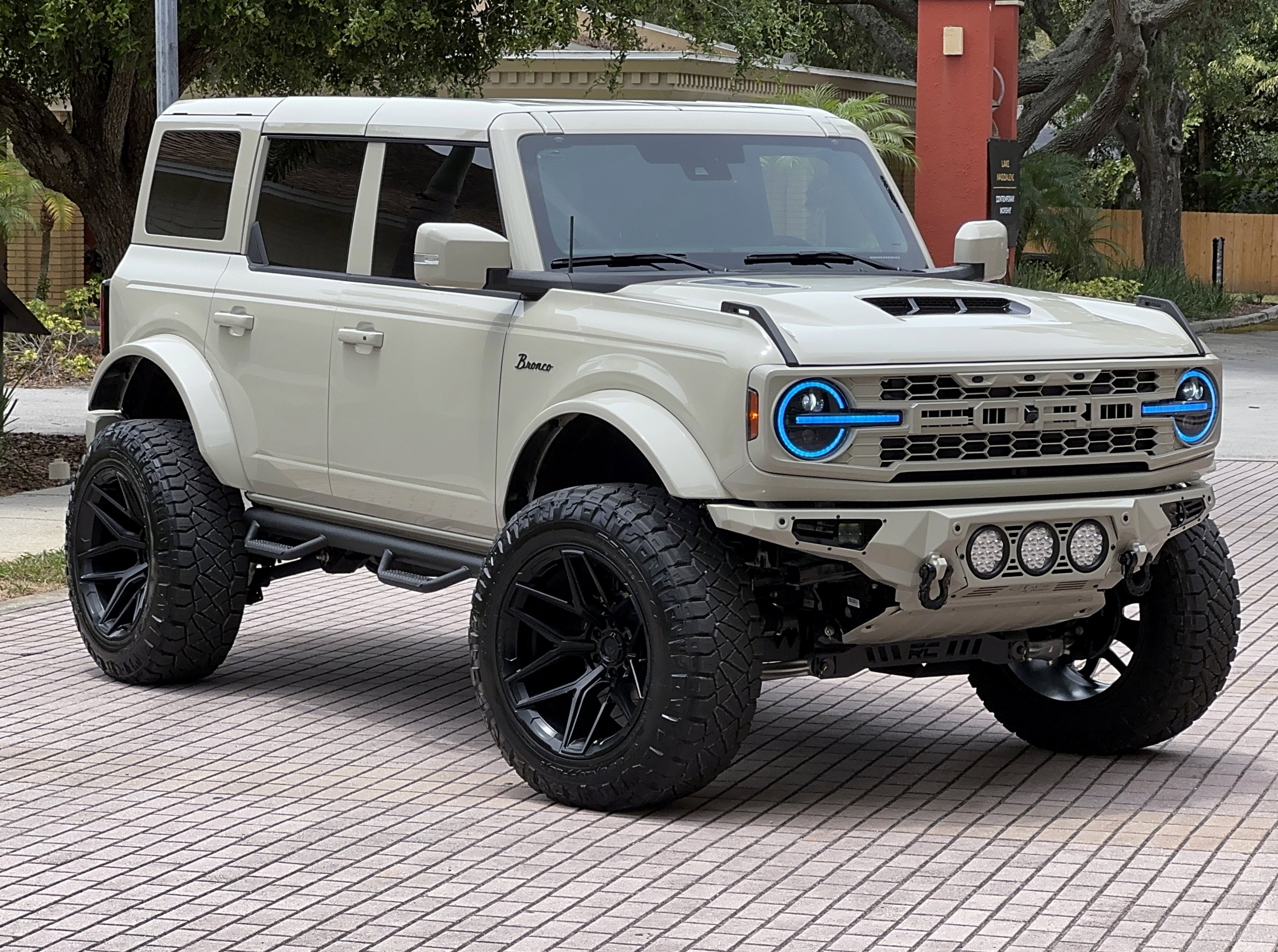 2025 Ford Bronco Outer Banks V6 Luxury Package Hard Top Custom Lifted