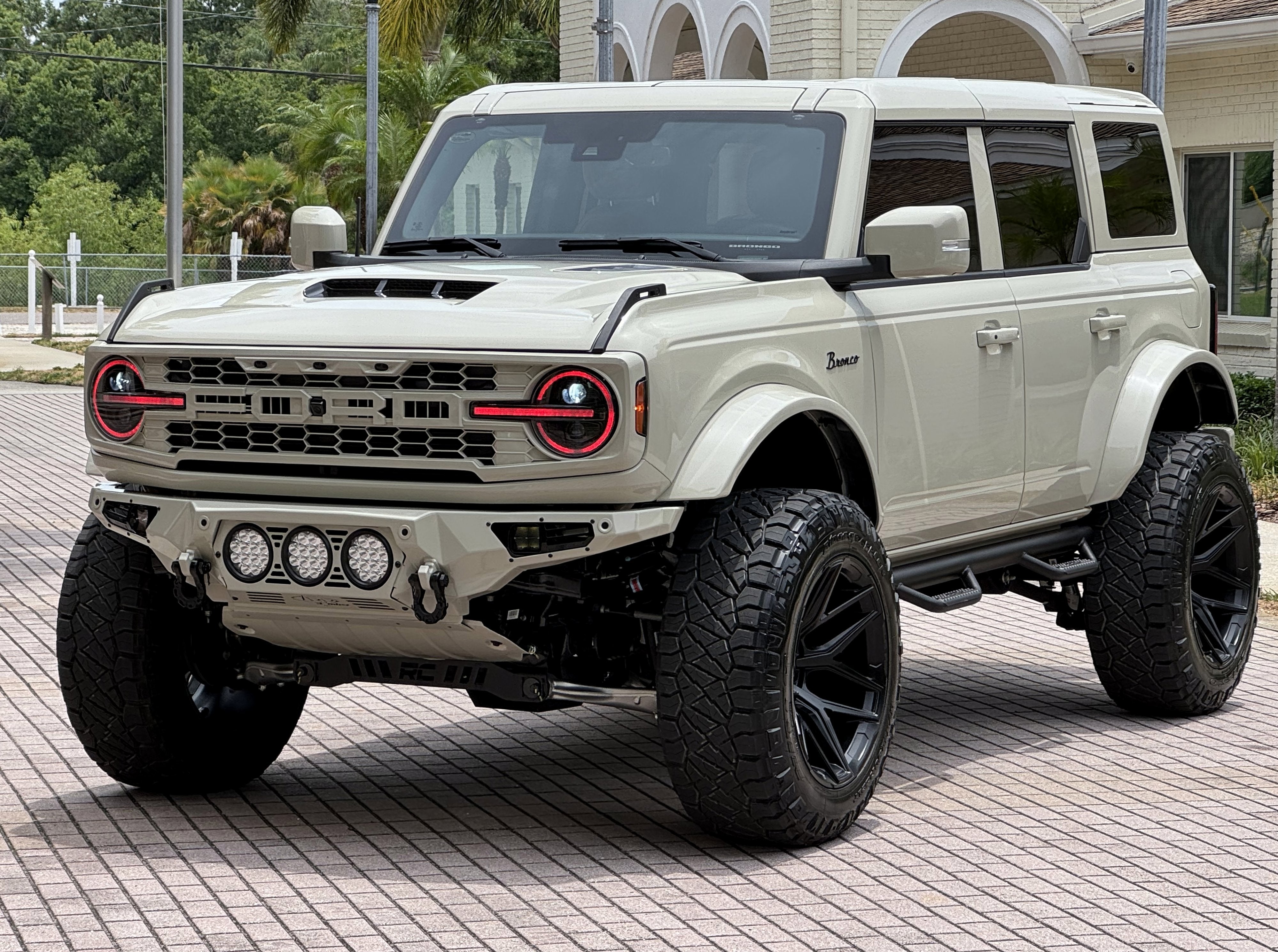 2025 Ford Bronco Outer Banks V6 Luxury Package Hard Top Custom Lifted