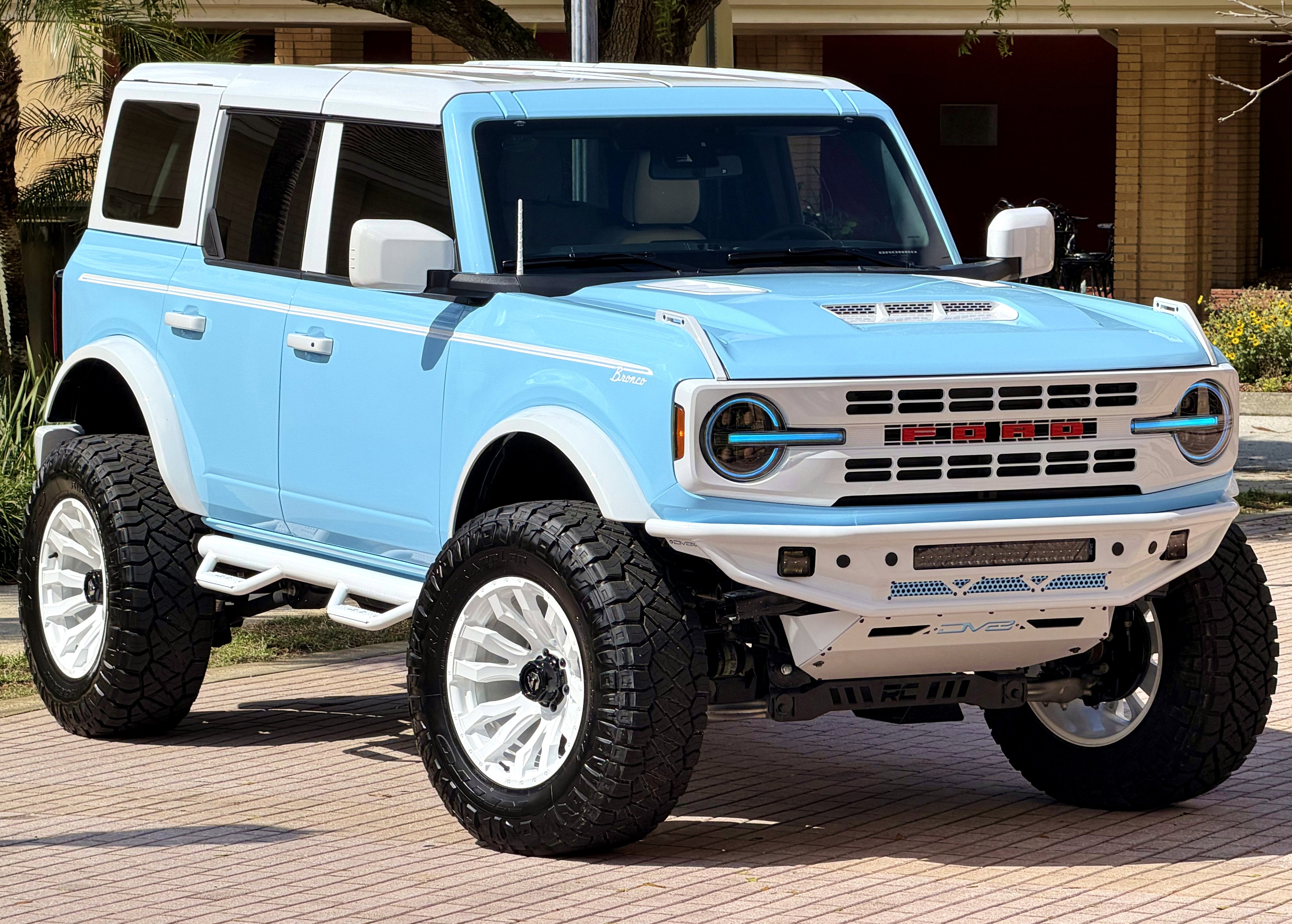 2025 Ford Bronco V6 Retro Outer Banks Custom Wind Blue Outer Banks