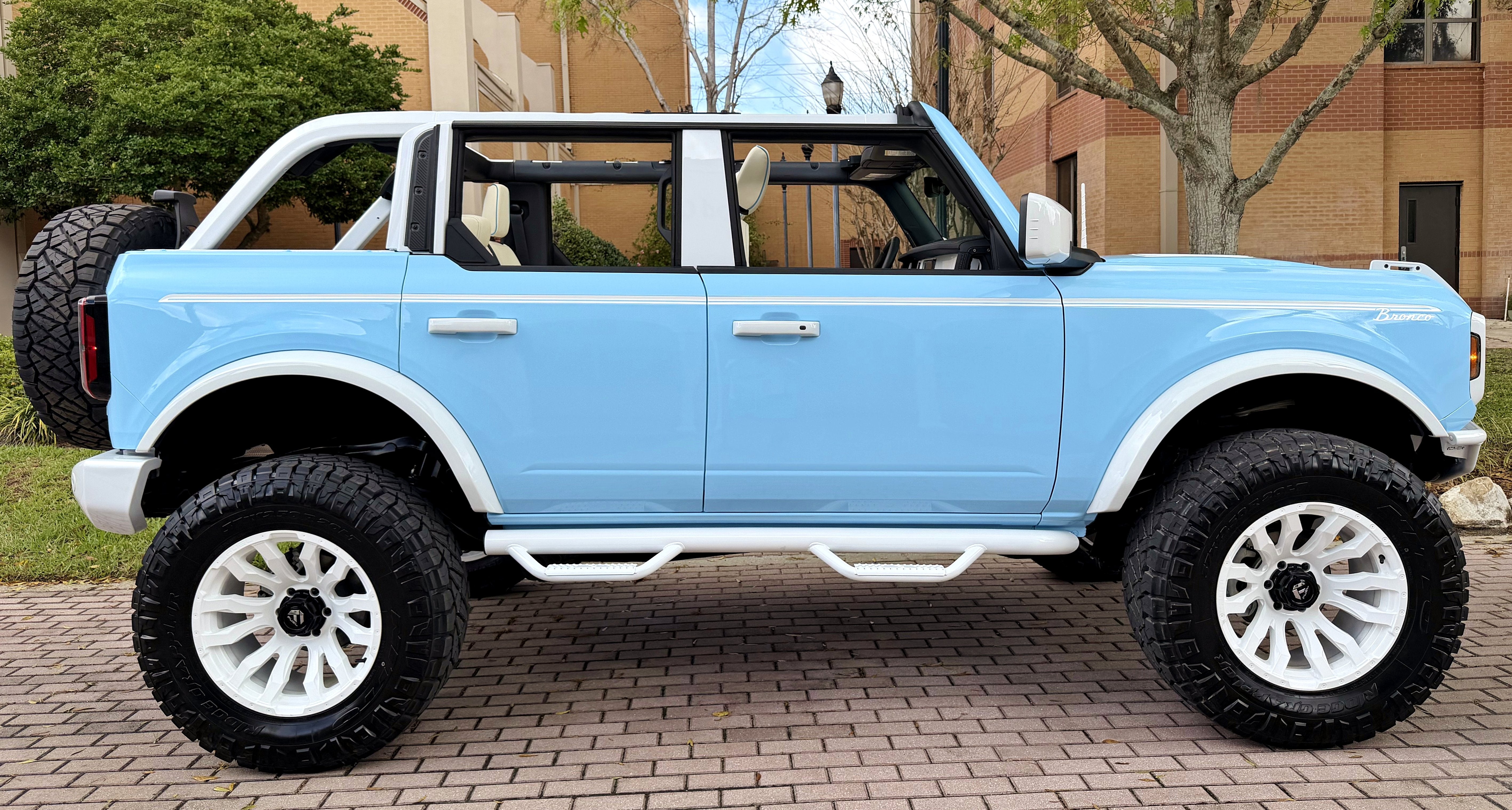 2025 Ford Bronco V6 Retro Outer Banks Custom Wind Blue Outer Banks