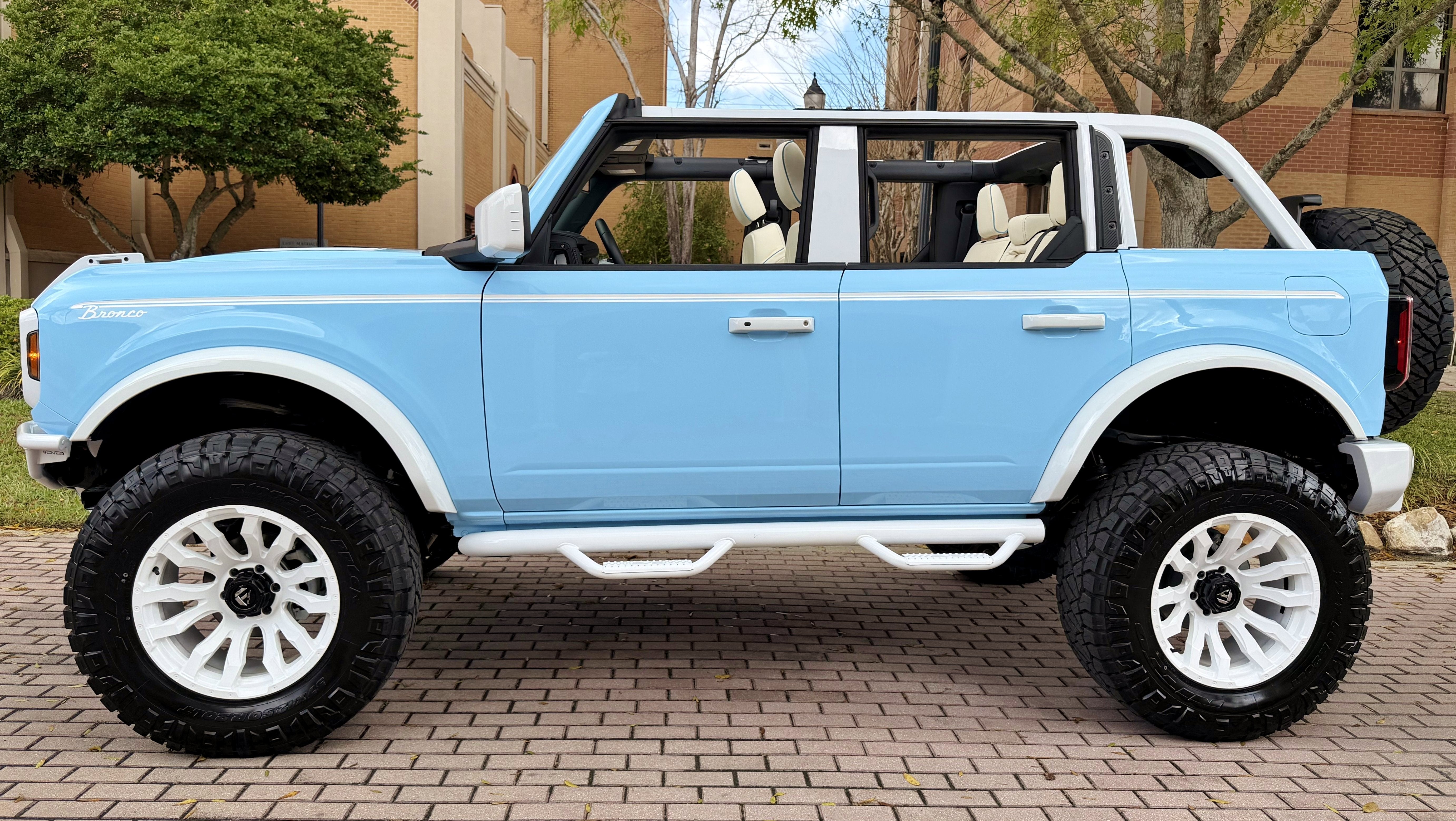 2025 Ford Bronco V6 Retro Outer Banks Custom Wind Blue Outer Banks