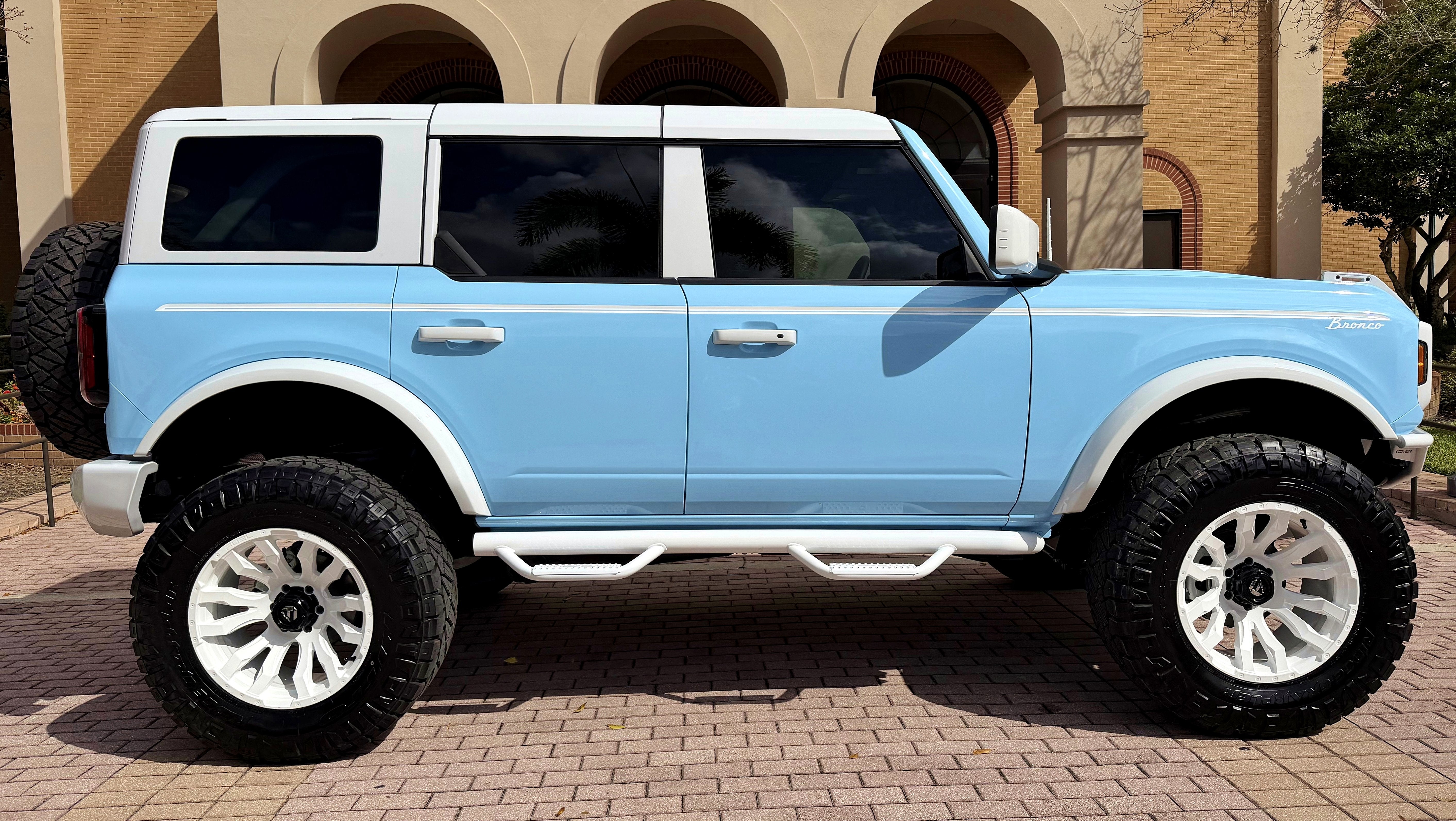 2025 Ford Bronco V6 Retro Outer Banks Custom Wind Blue Outer Banks
