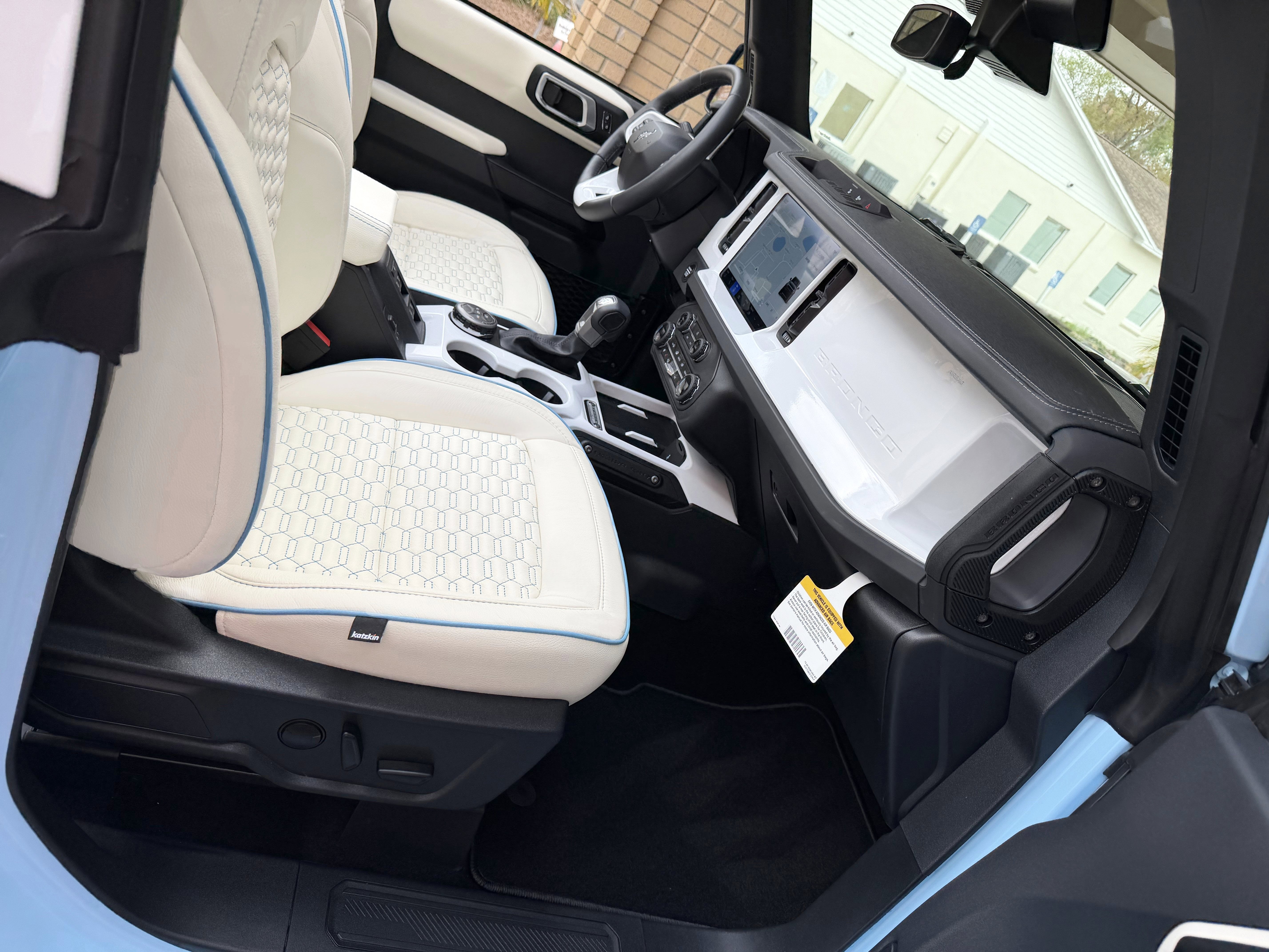 2025 Ford Bronco V6 Retro Outer Banks Custom Wind Blue Outer Banks