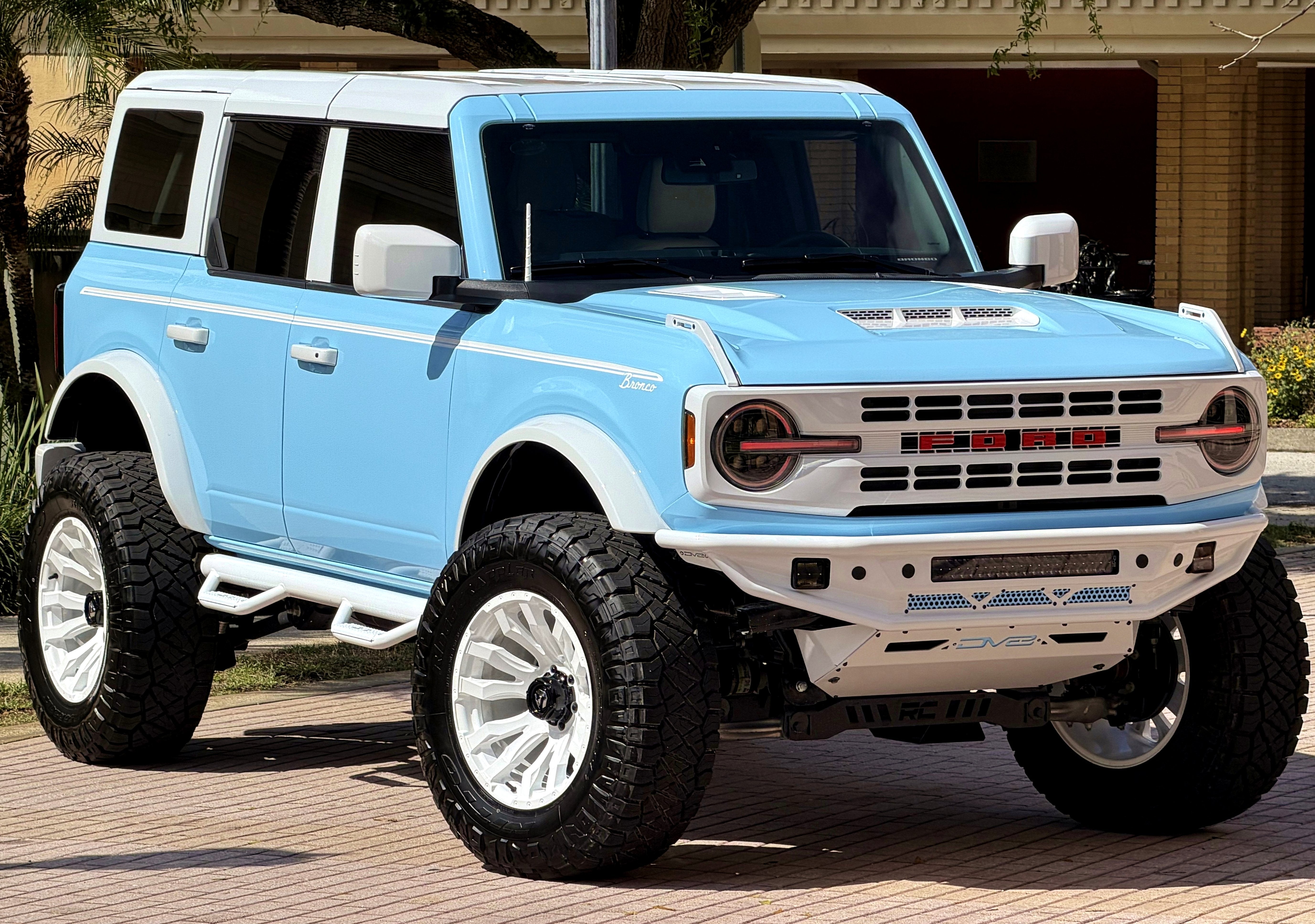 2025 Ford Bronco V6 Retro Outer Banks Custom Wind Blue Outer Banks