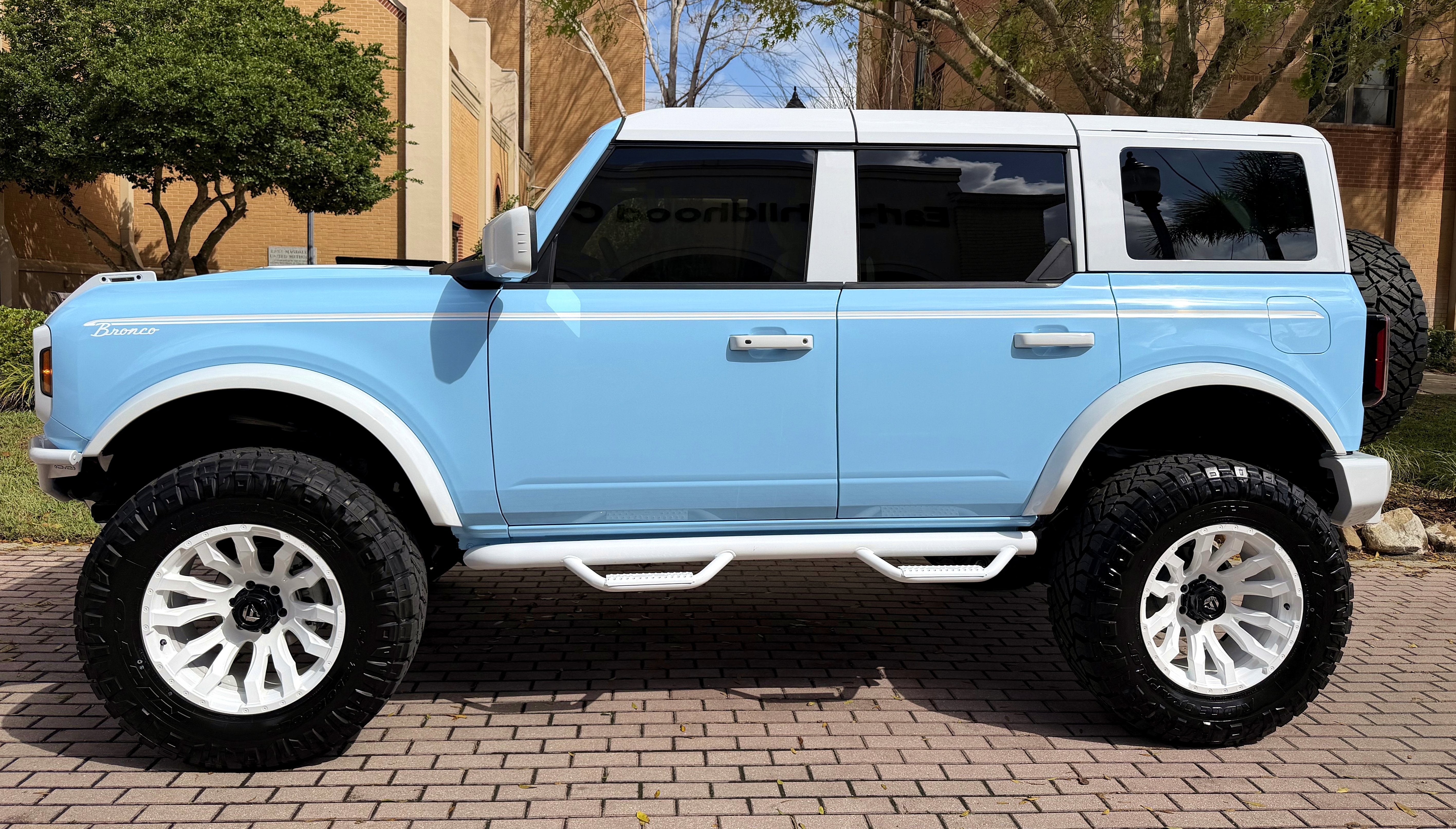 2025 Ford Bronco V6 Retro Outer Banks Custom Wind Blue Outer Banks