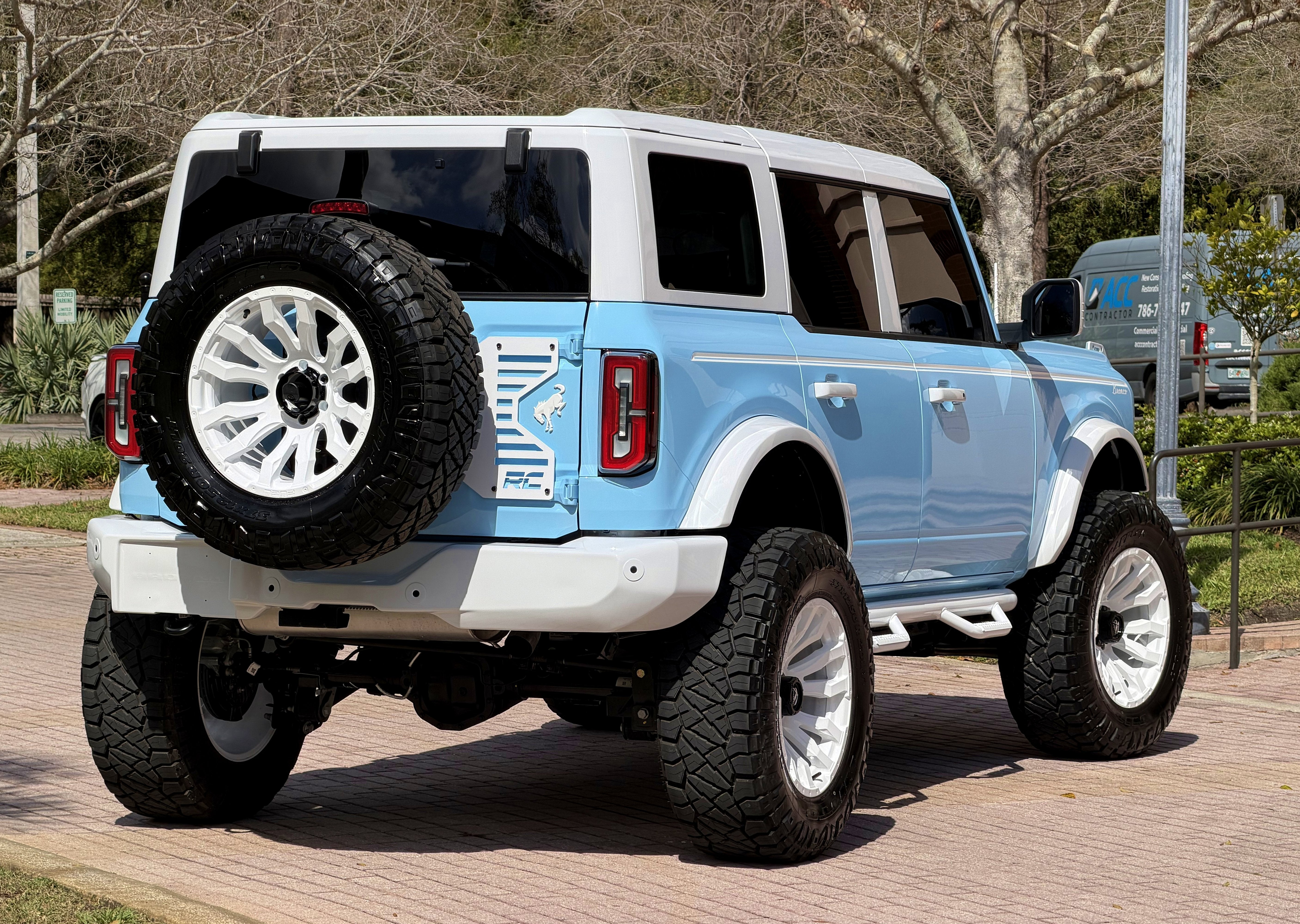2025 Ford Bronco V6 Retro Outer Banks Custom Wind Blue Outer Banks