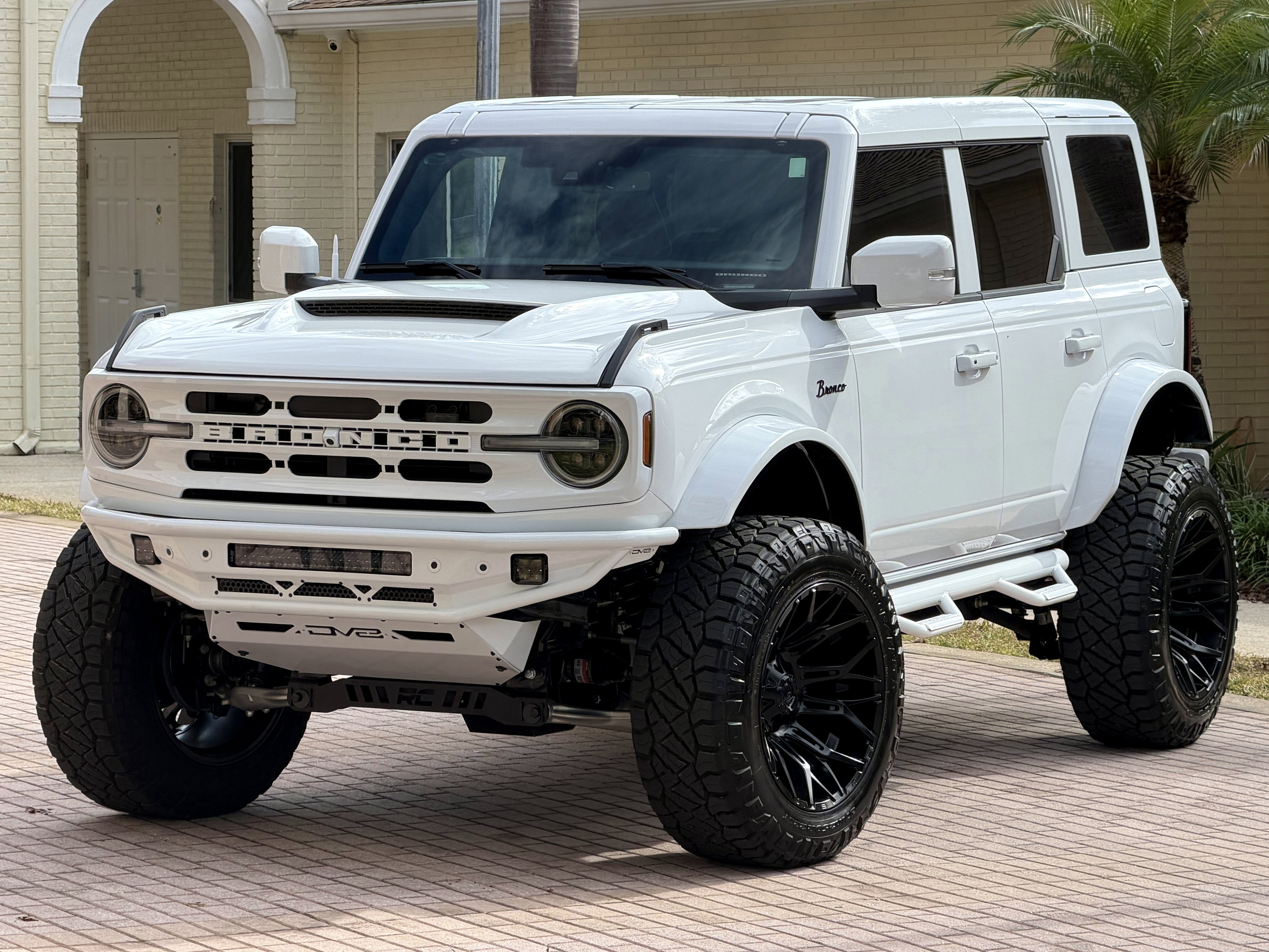 2025 Ford Bronco Outer Banks V6 Luxury Package Hard Top Custom Lifted