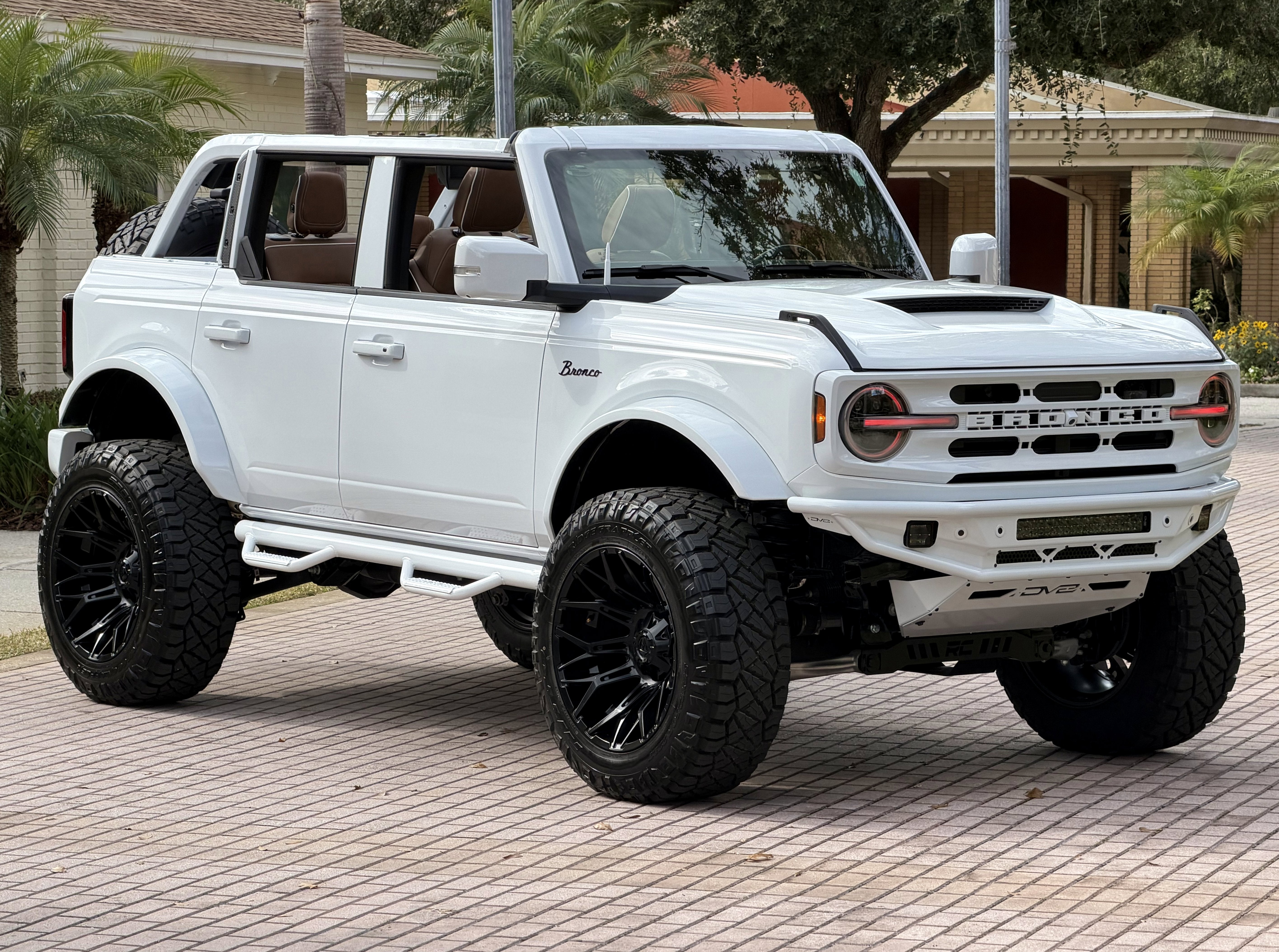 2025 Ford Bronco Outer Banks V6 Luxury Package Hard Top Custom Lifted
