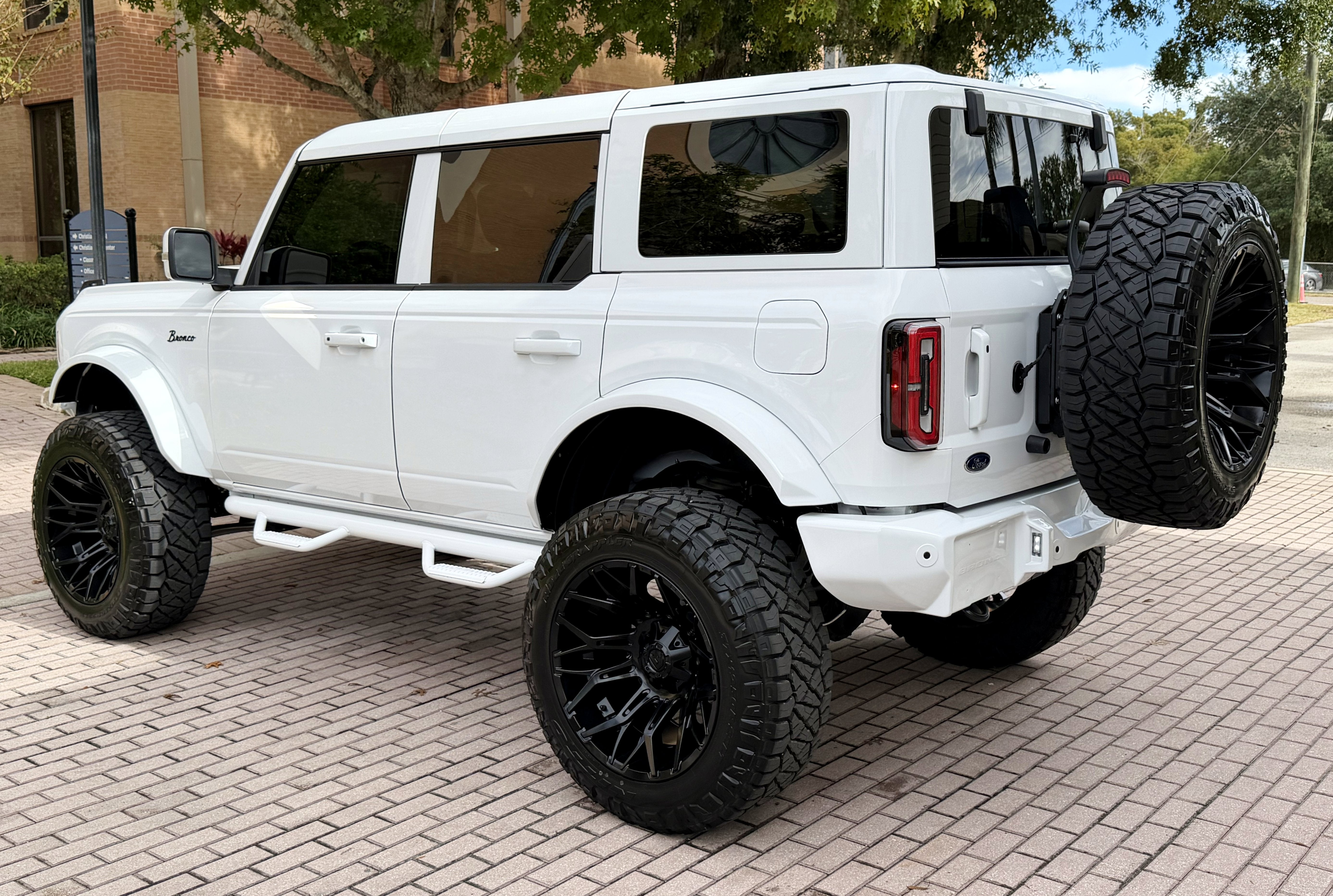 2025 Ford Bronco Outer Banks V6 Luxury Package Hard Top Custom Lifted