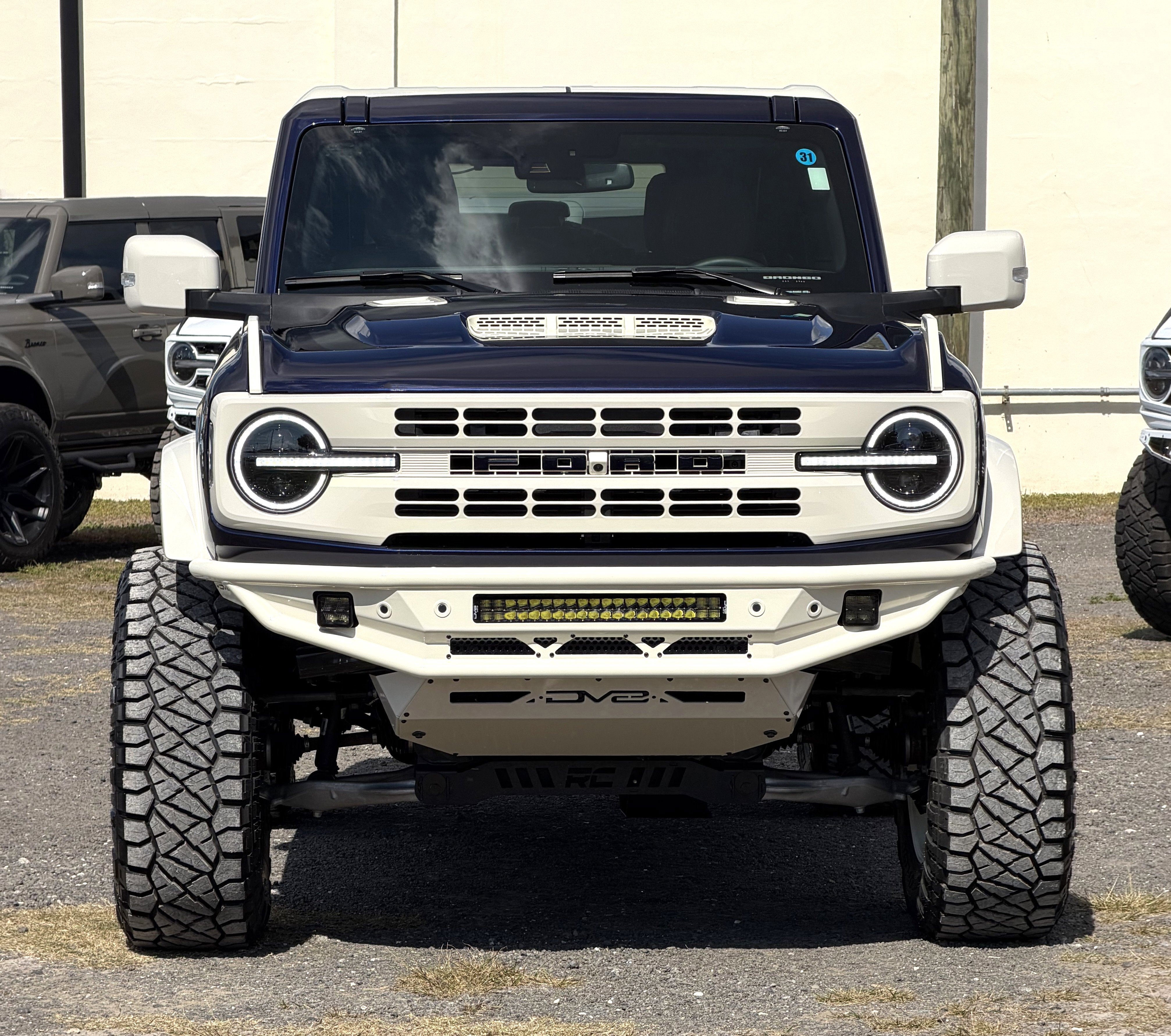 2025 Ford Bronco V6 Vintage Midnight Blue Wimbledon White Custom Paint Outer Banks Luxury Pkg