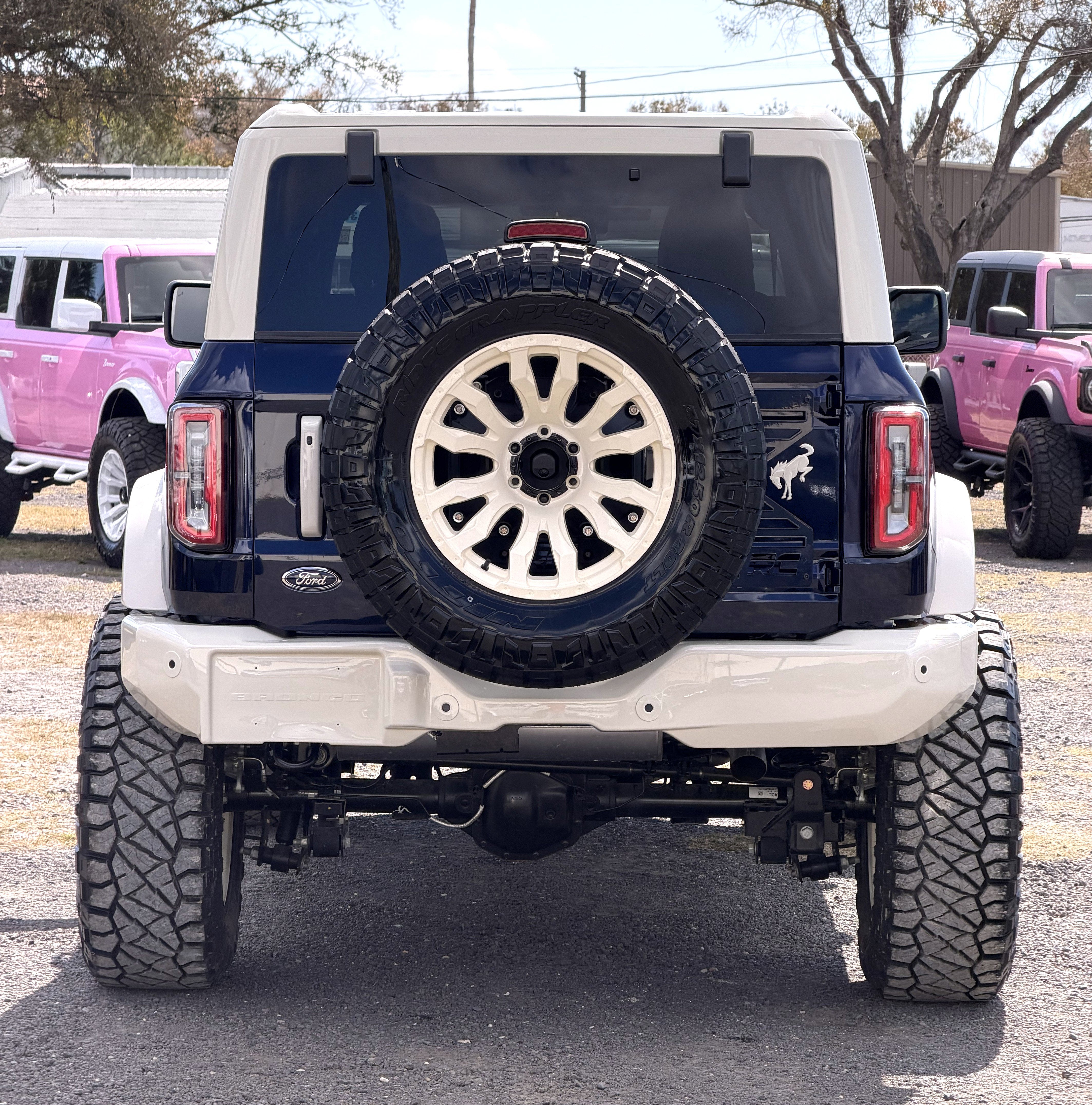 2025 Ford Bronco V6 Vintage Midnight Blue Wimbledon White Custom Paint Outer Banks Luxury Pkg