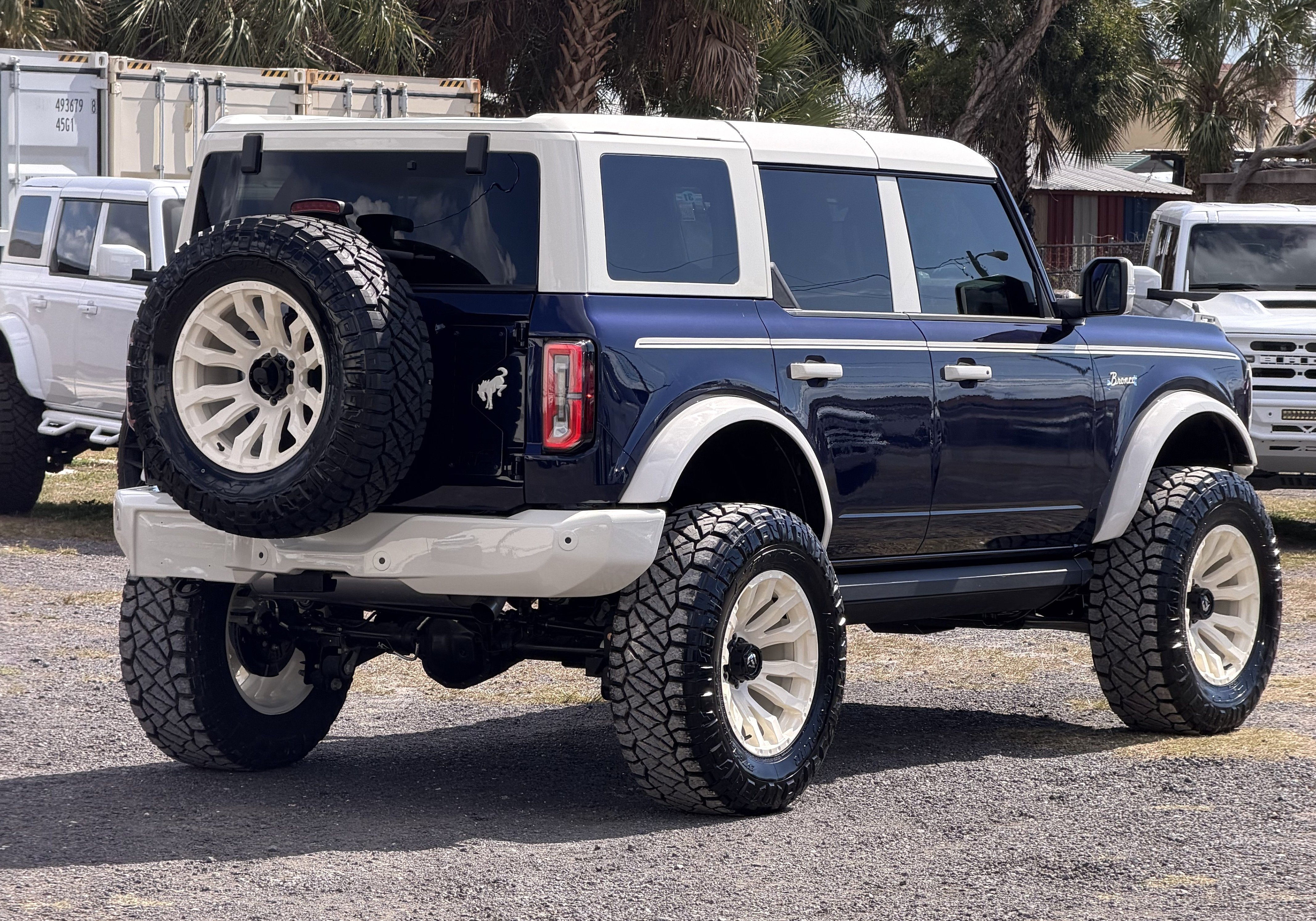 2025 Ford Bronco V6 Vintage Midnight Blue Wimbledon White Custom Paint Outer Banks Luxury Pkg