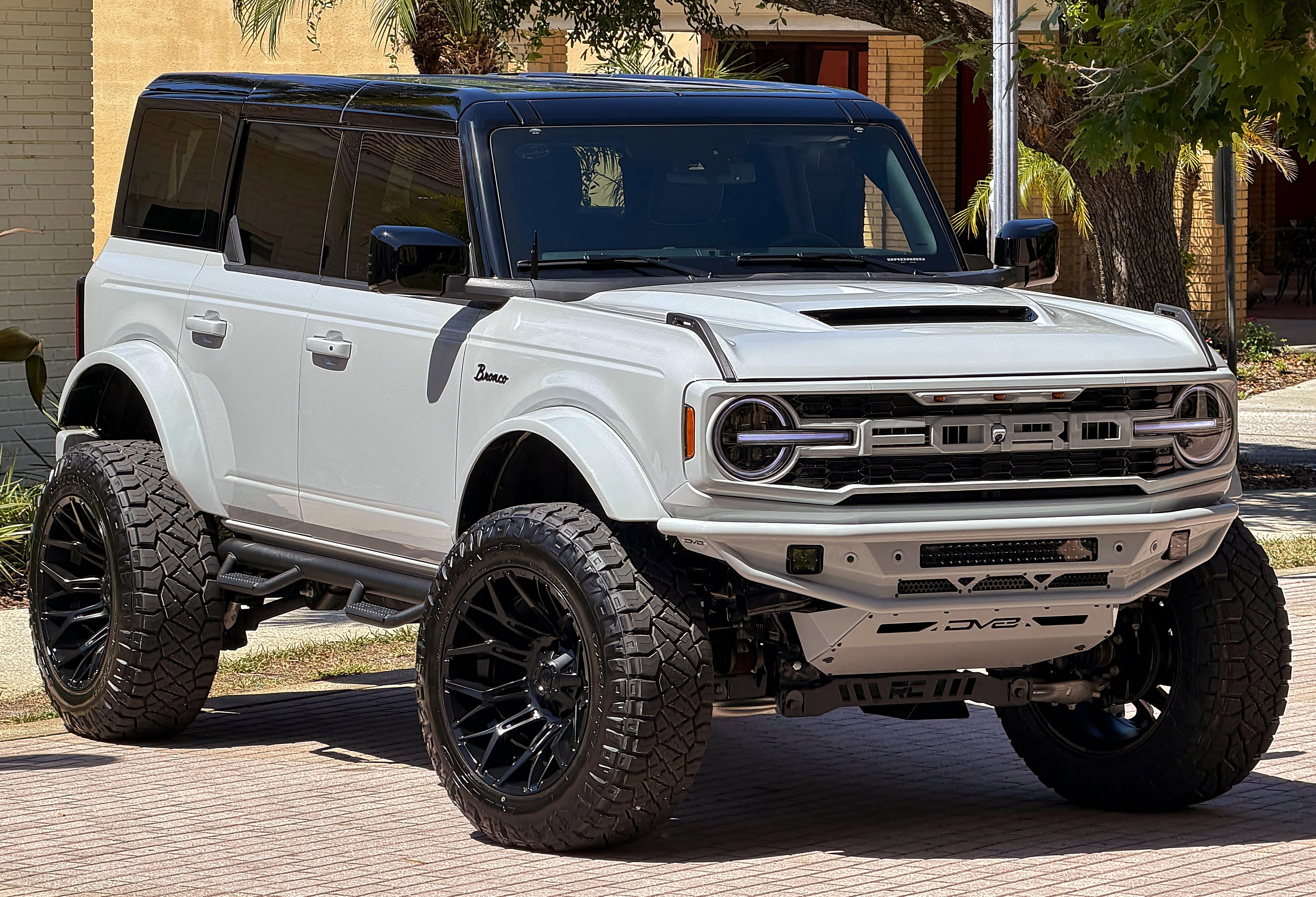 2026 Ford Bronco Outer Banks V6 Black Appearance Package Luxury Package