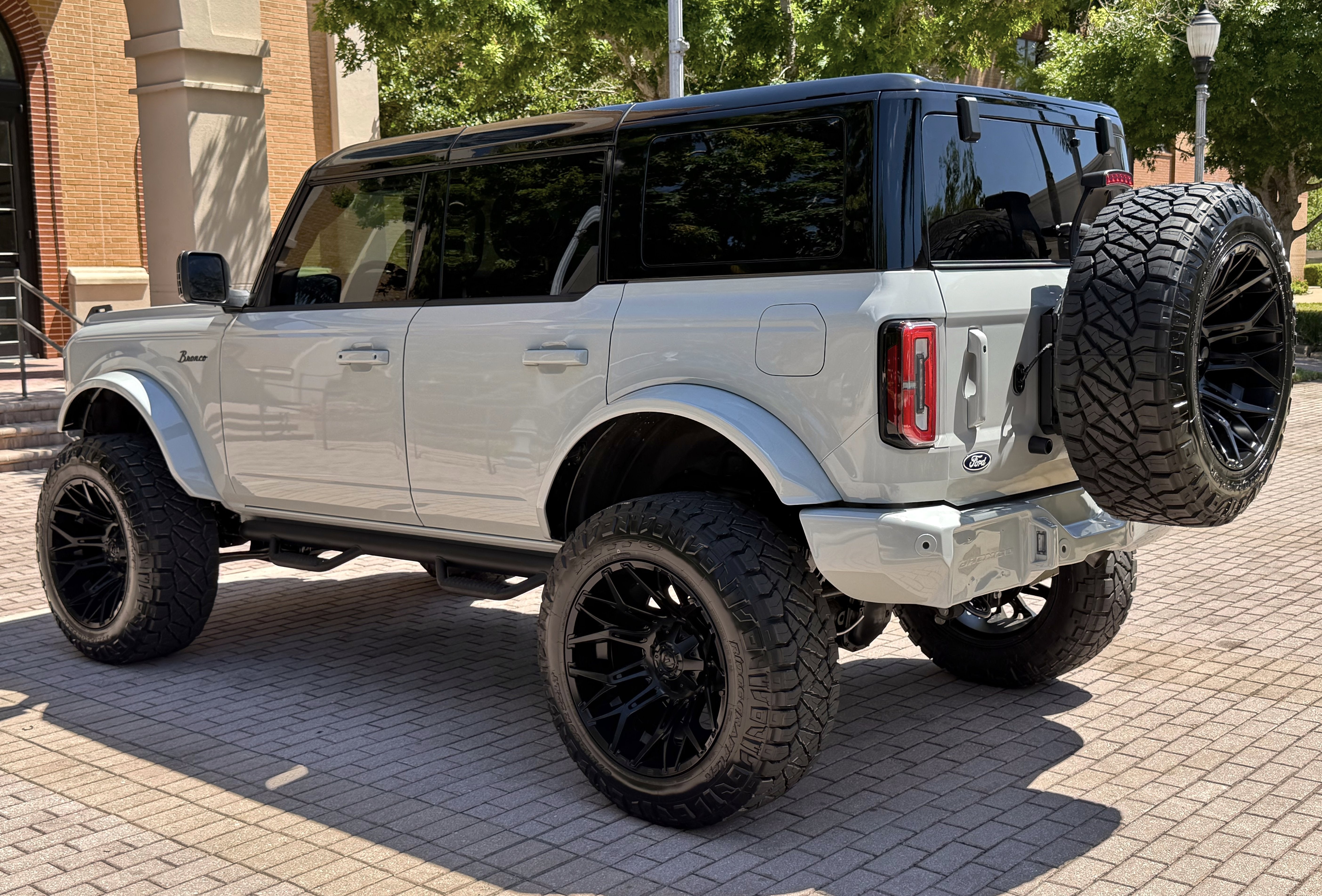 2026 Ford Bronco Outer Banks V6 Black Appearance Package Luxury Package