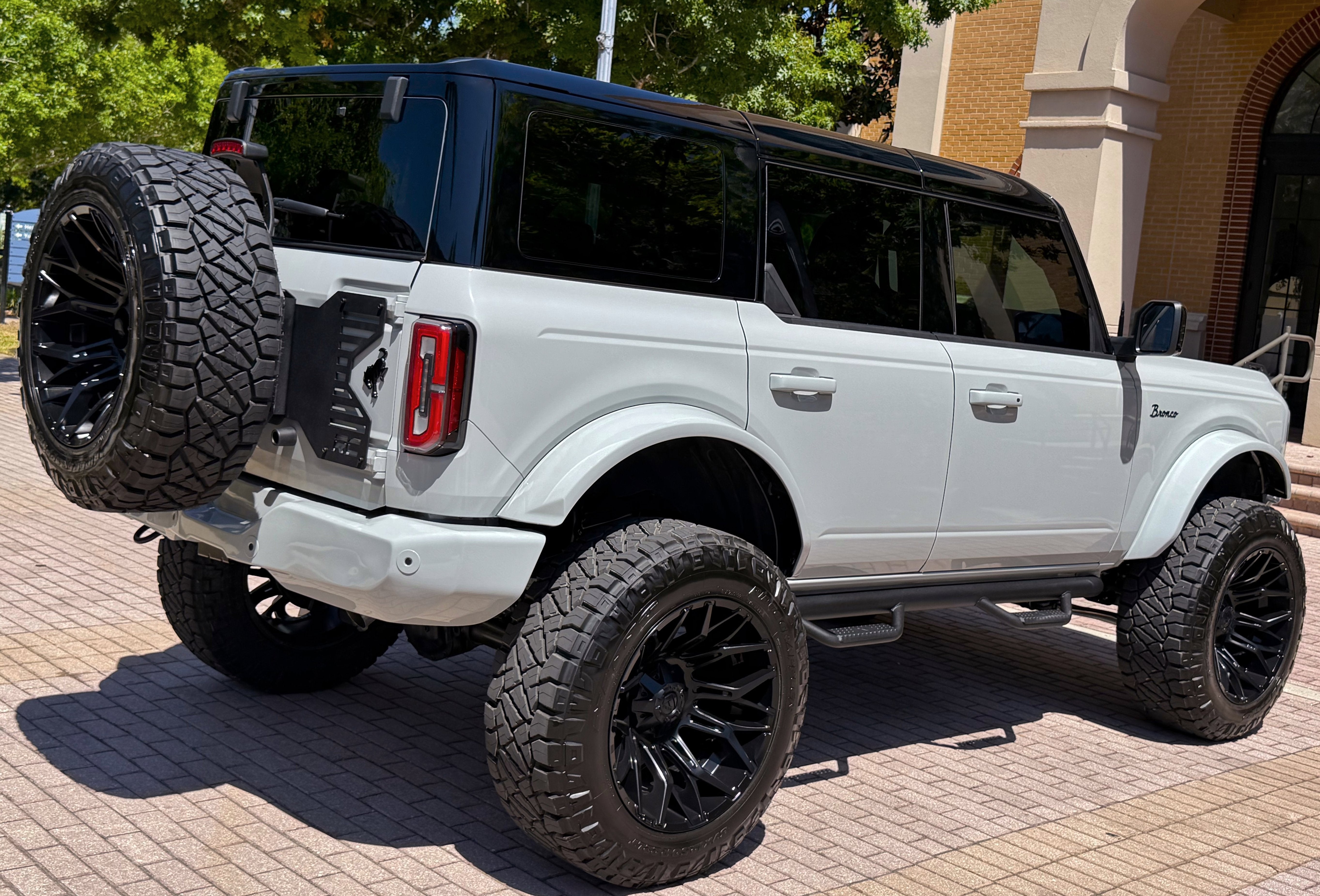 2026 Ford Bronco Outer Banks V6 Black Appearance Package Luxury Package