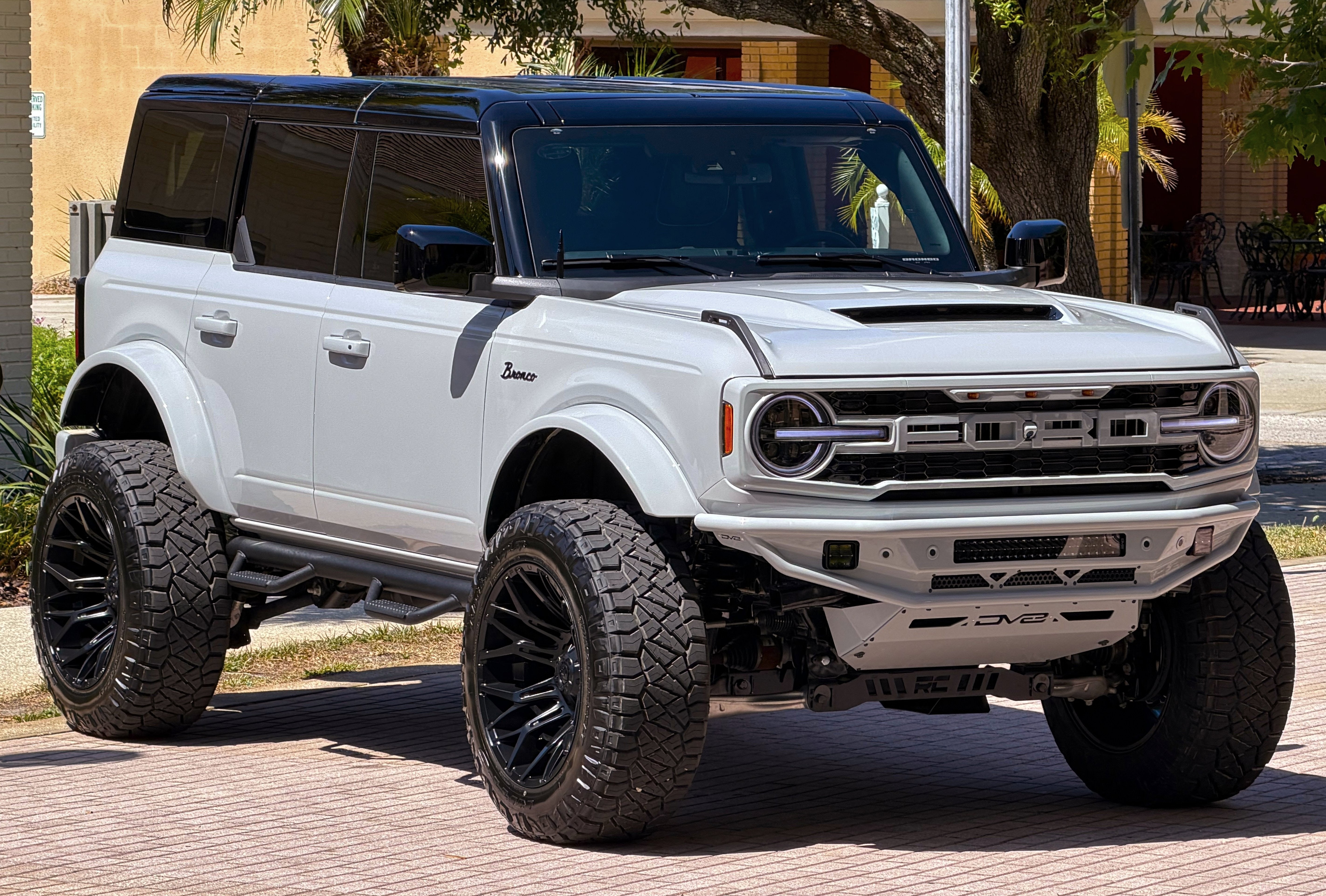 2026 Ford Bronco Outer Banks V6 Black Appearance Package Luxury Package